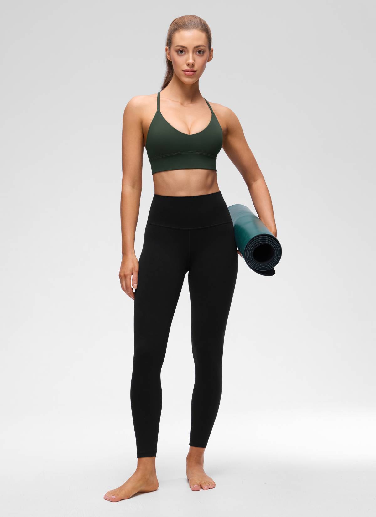 CRZ YOGA Damen-Sport-BH „ Butterluxe “ mit V-Ausschnitt, gekreuztem Rücken und Longline-Schnitt – „Legend Green“