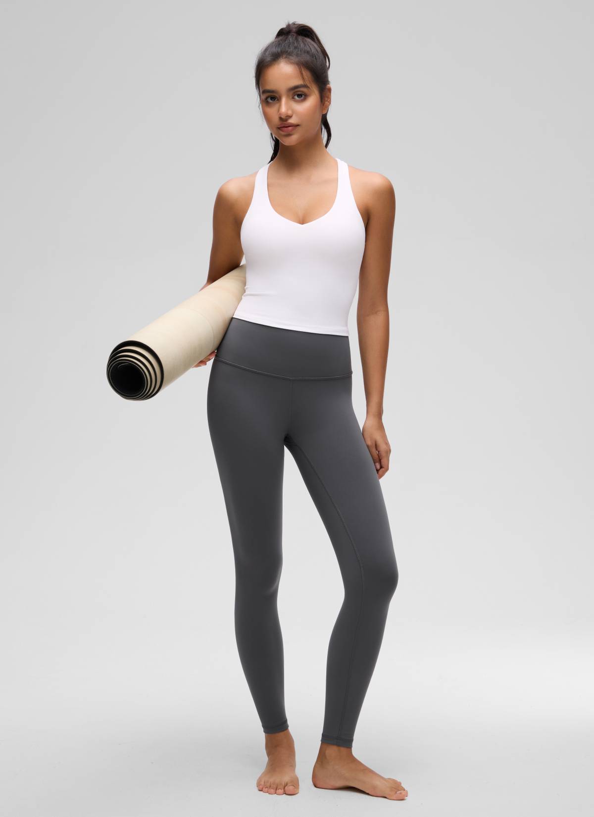 CRZ YOGA Damen- Butterluxe -Yoga-Tanktop mit V-Ausschnitt, Racerback und integriertem BH, weiß