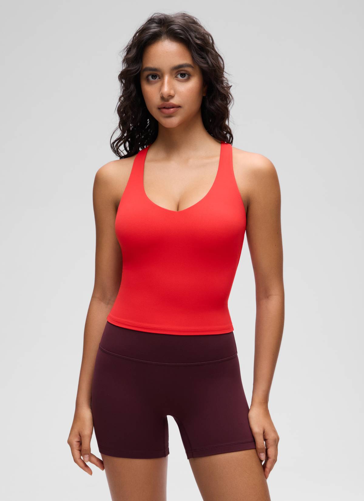 CRZ YOGA Damen- Butterluxe -Yoga-Tanktop mit V-Ausschnitt, Racerback und integriertem BH, tiefrot