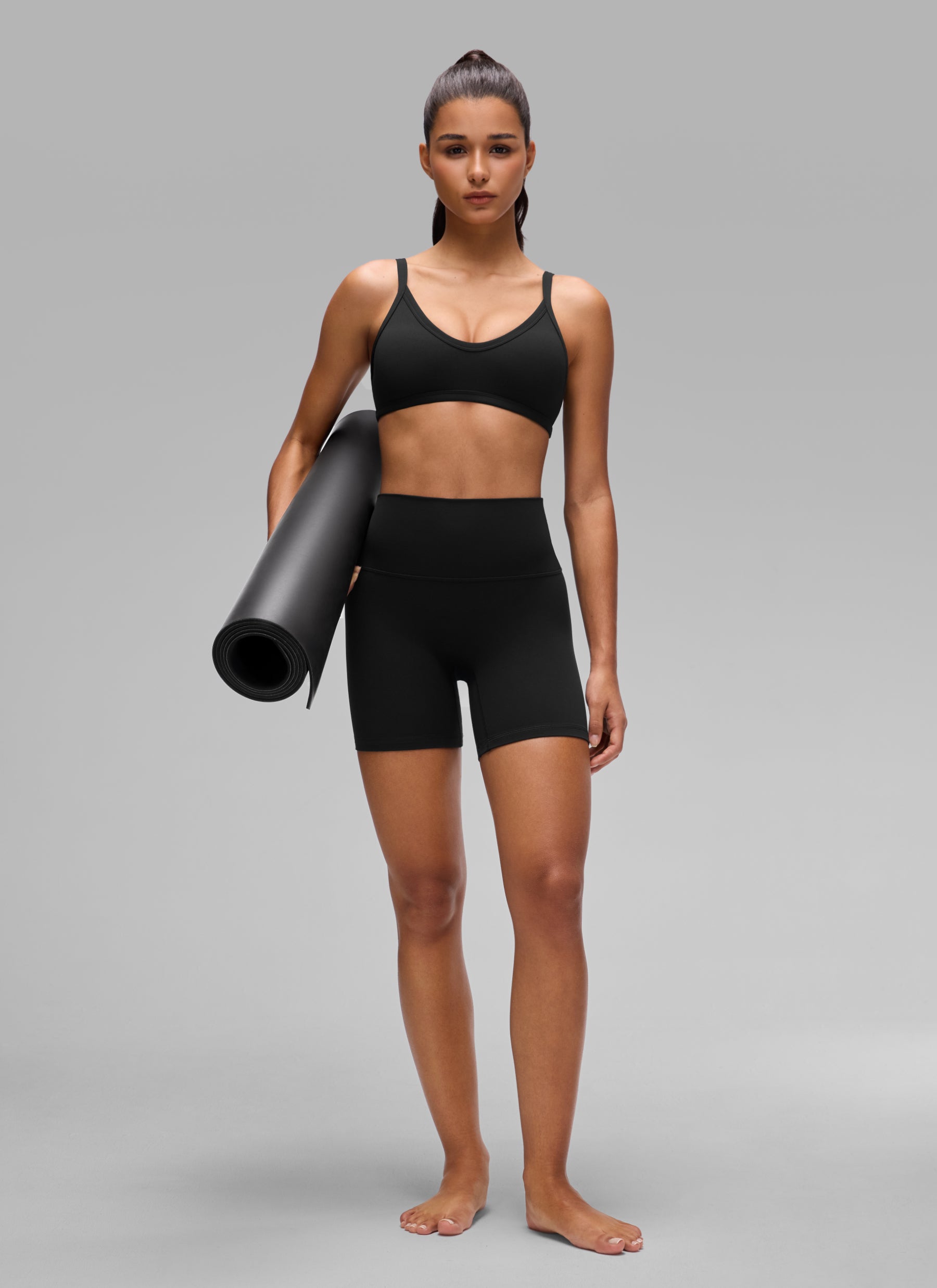 CRZ YOGA Butterlift Reggiseni sportivi da allenamento da donna con doppio rivestimento e scollo a V, neri @model_info:A