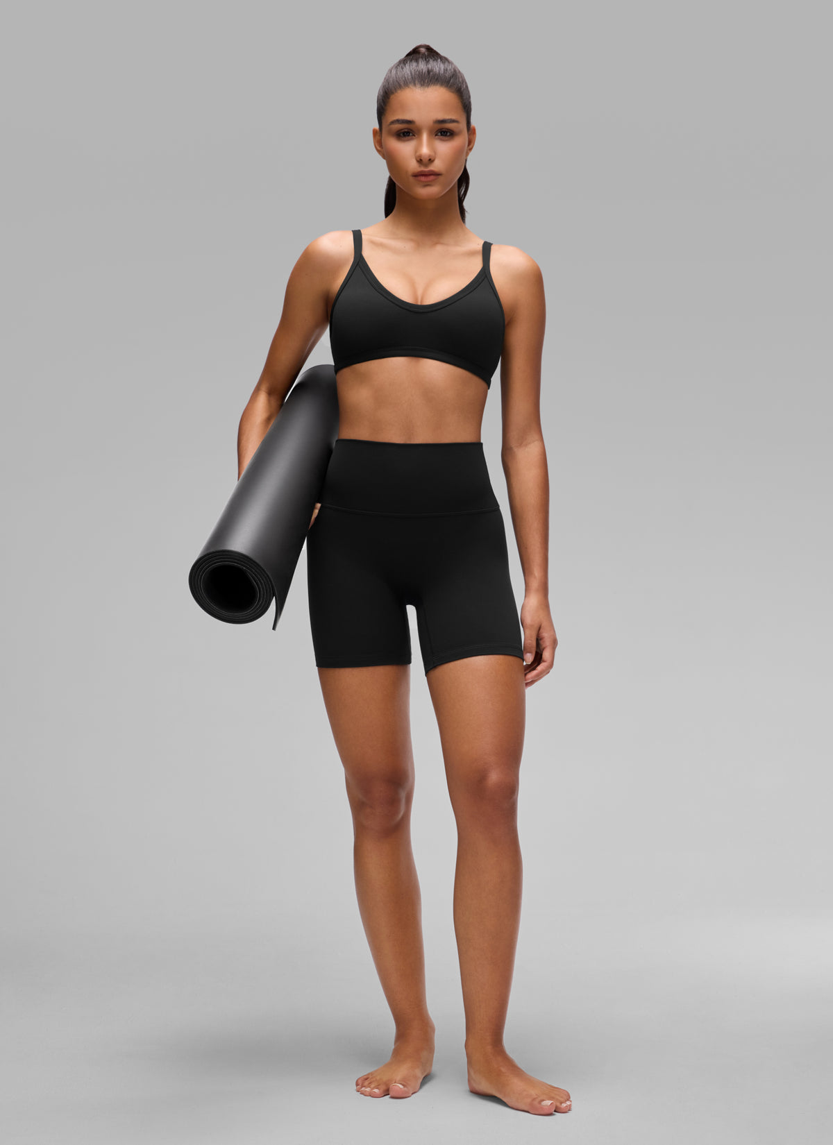 CRZ YOGA Butterlift Reggiseni sportivi da allenamento da donna con doppio rivestimento e scollo a V, neri @model_info:A