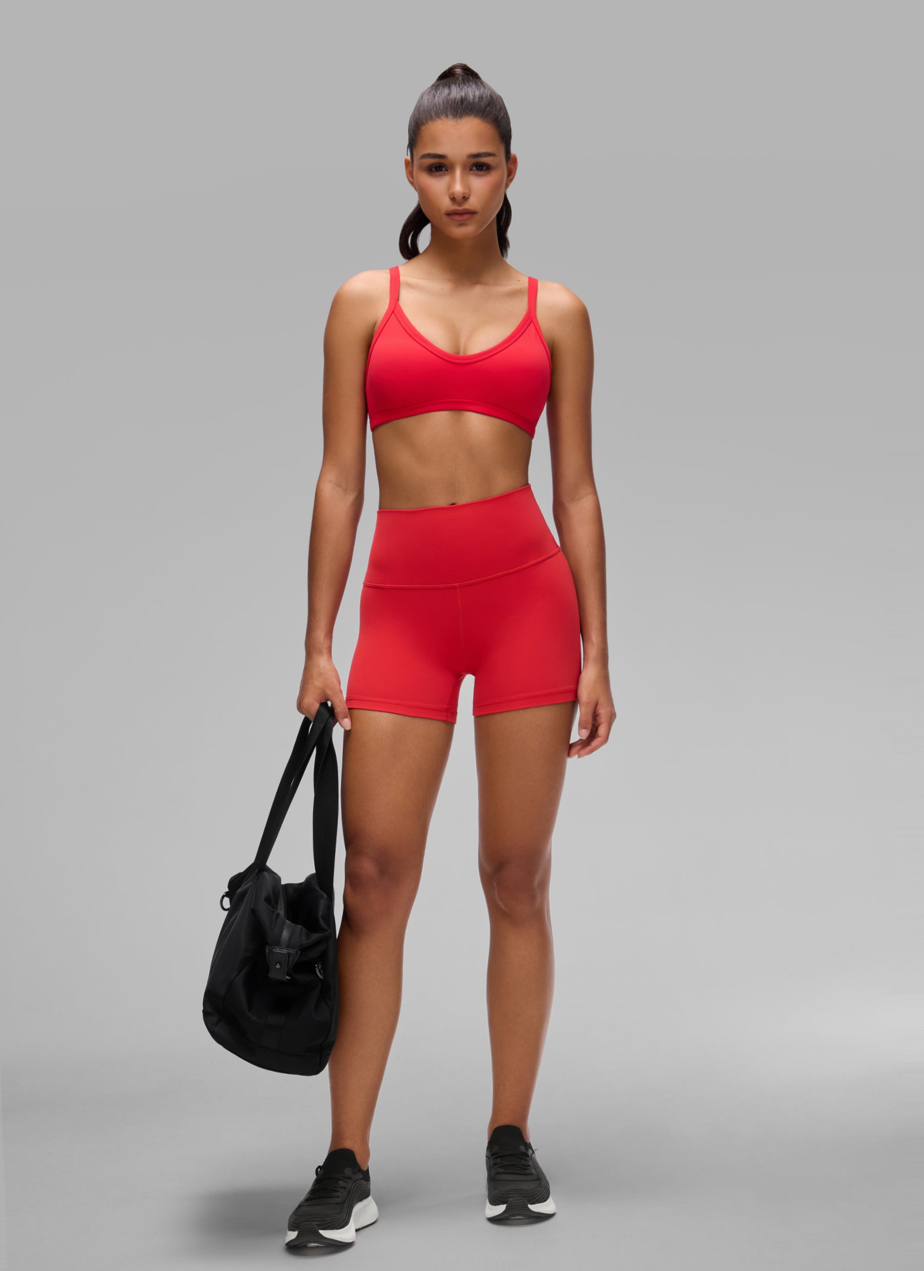 CRZ YOGA Butterlift Reggiseni sportivi da allenamento da donna con doppio rivestimento e scollo a V, colore rosso Aurora @model_info:A
