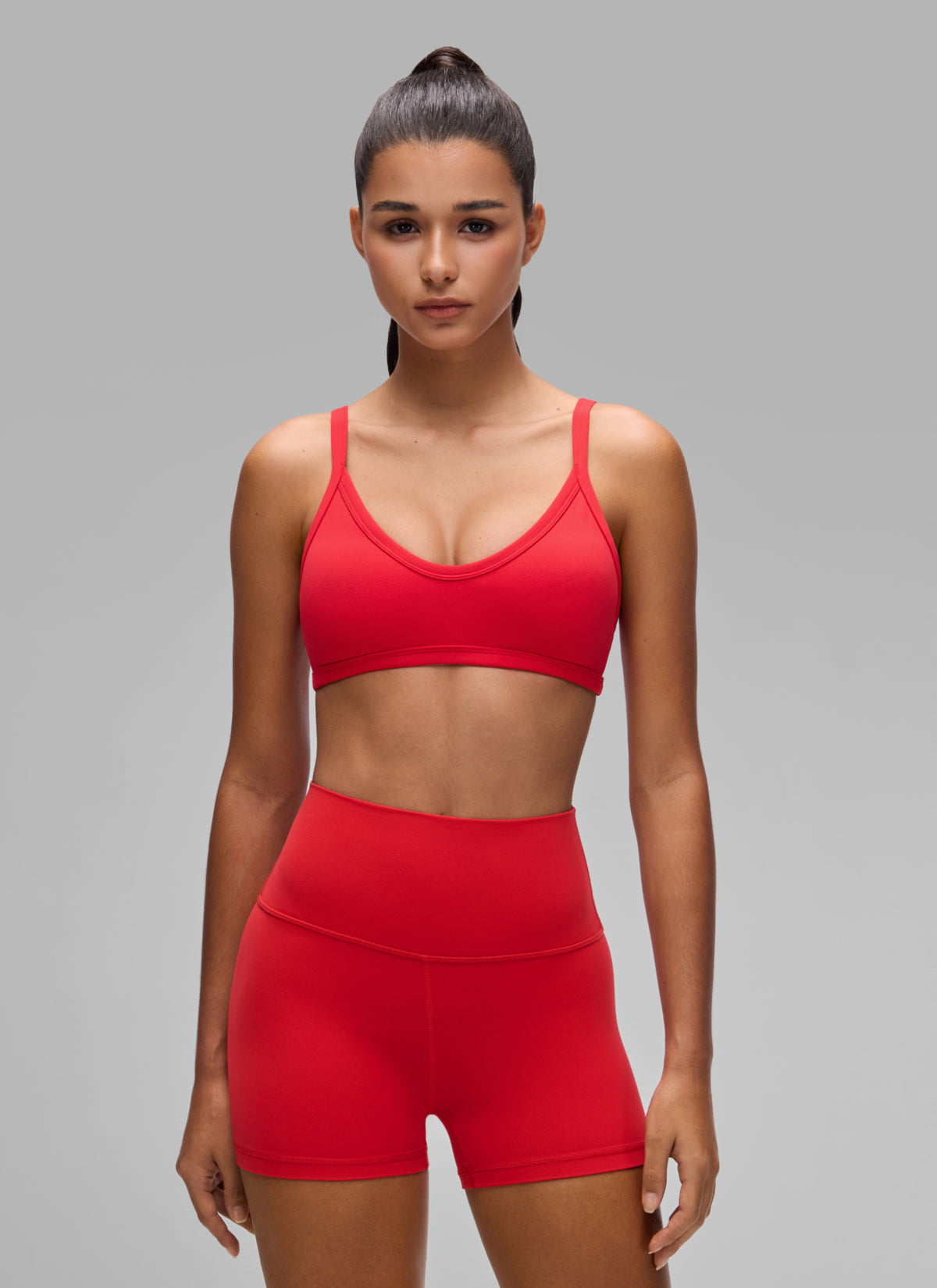 CRZ YOGA Butterlift Reggiseni sportivi da allenamento da donna con doppio rivestimento e scollo a V, colore rosso Aurora @model_info:A