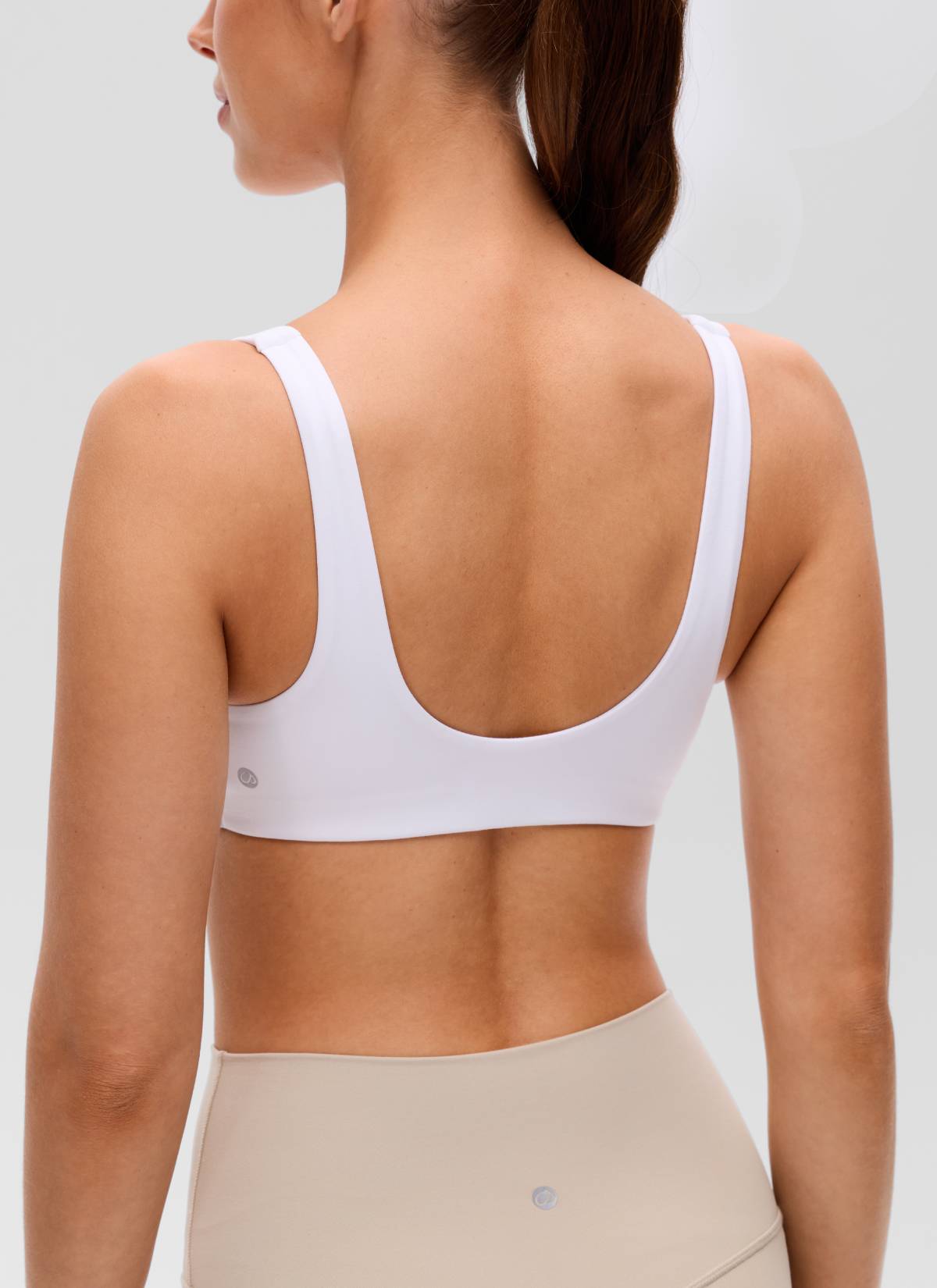 CRZ YOGA Women's Butterluxe Yoga Twist V Neck U Back Sports Bra White @model_info:Lary