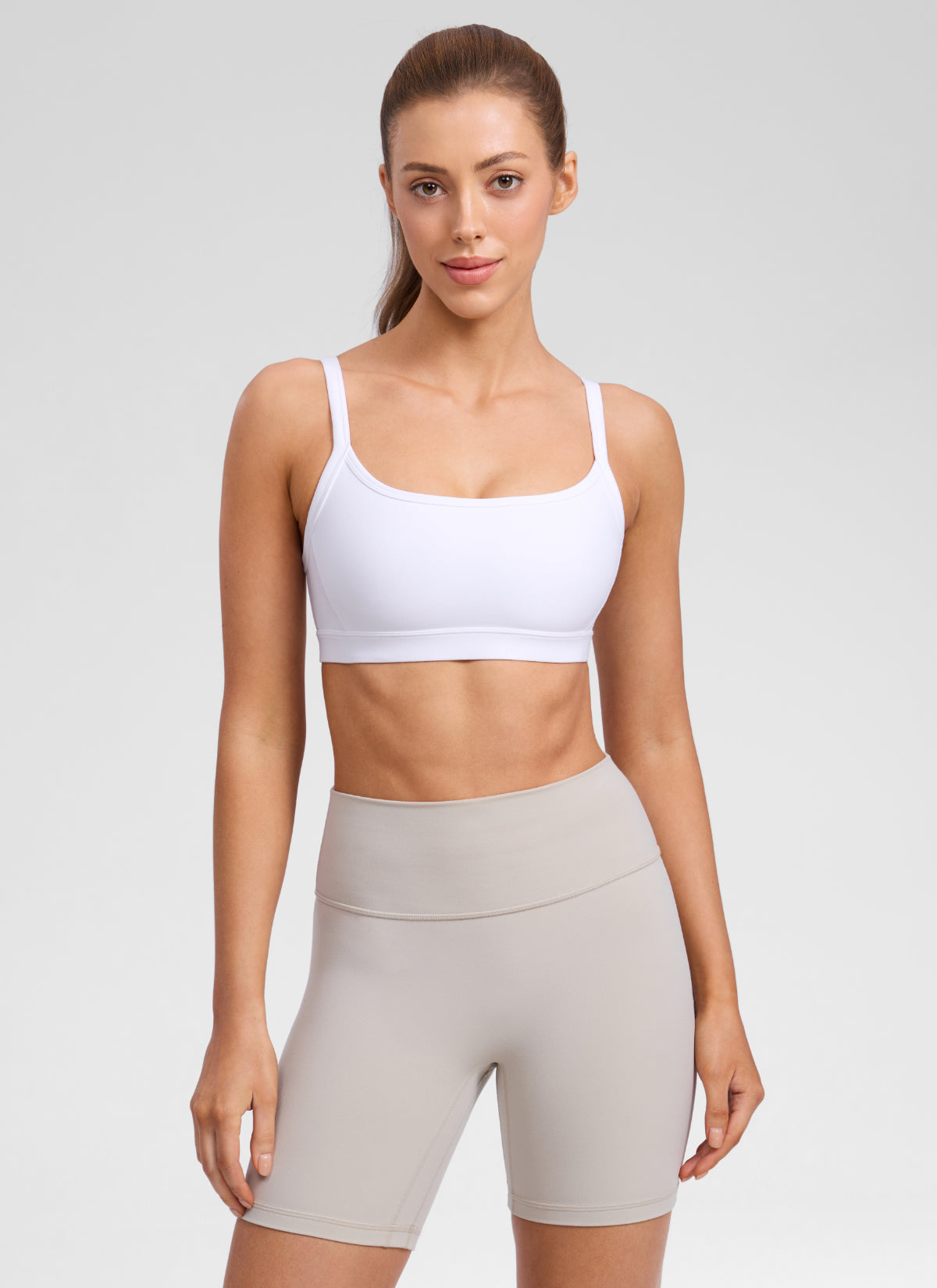 CRZ YOGA Sujetador deportivo Butterlift de entrenamiento con cuello redondo y doble forro para mujer, Blanco