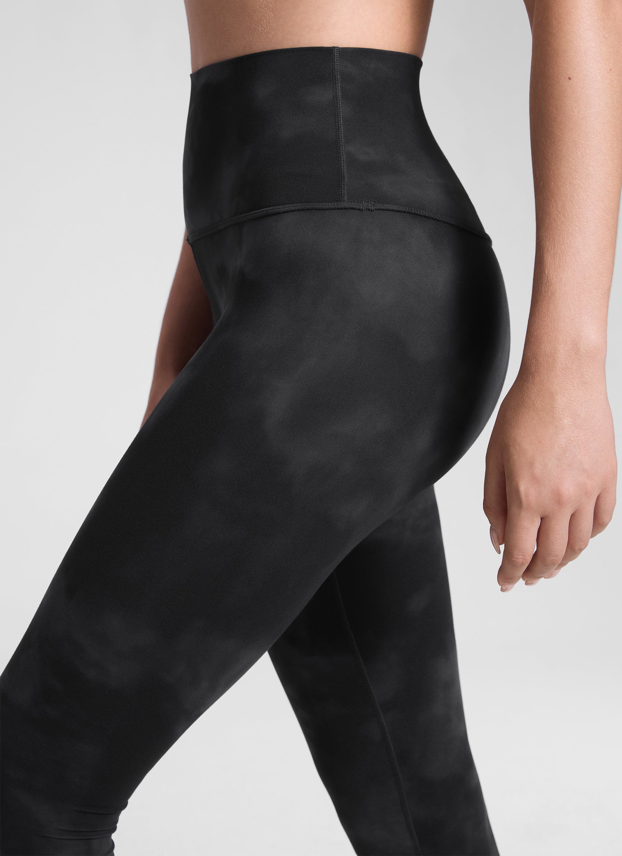 Leggings da Yoga Butterluxe a vita alta Yoga Lounge da donna CRZ YOGA 64 cm Fiori Tie-Dye Neri
