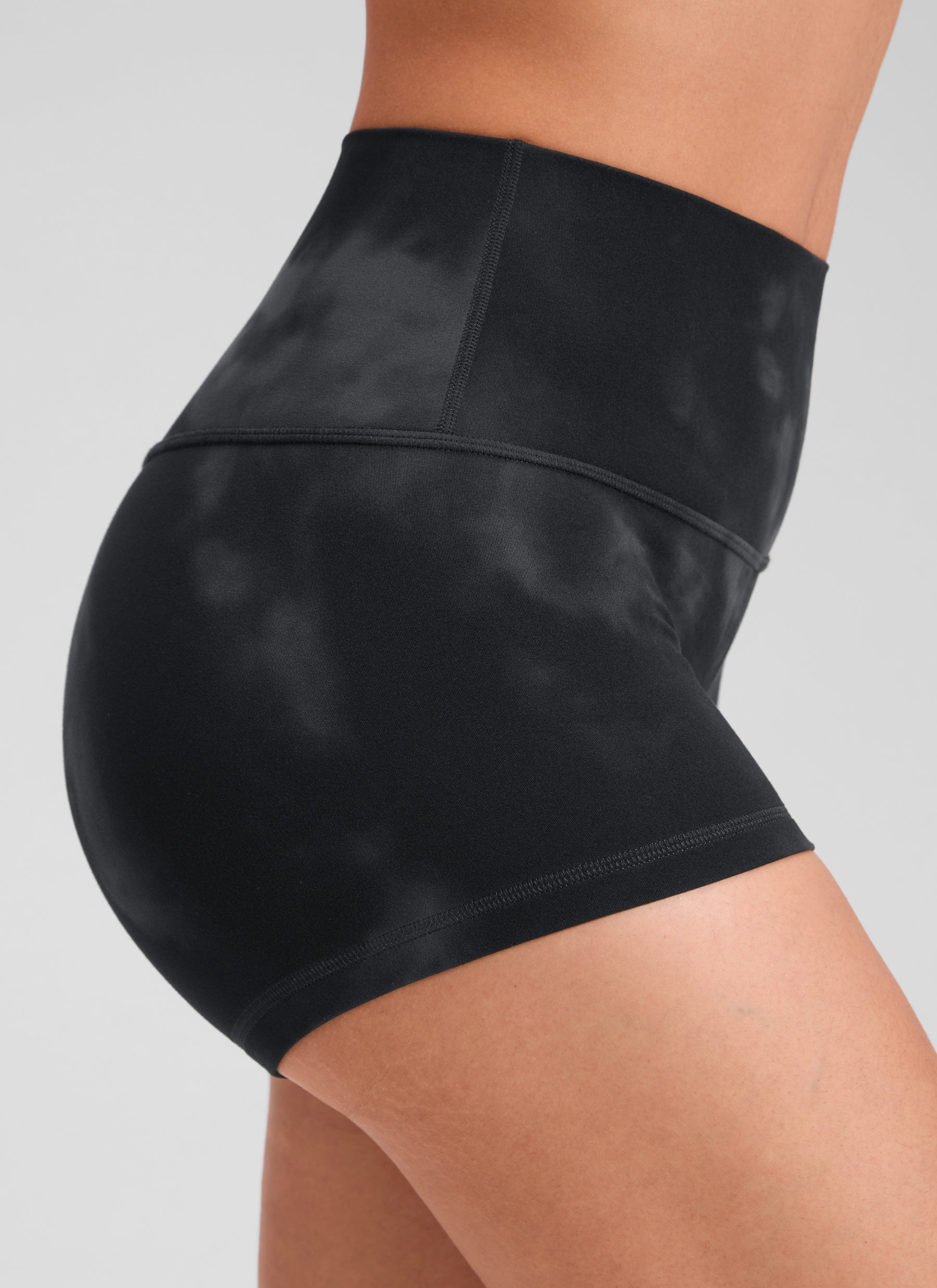 CRZ YOGA Short de cyclisme Butterluxe taille haute sculptant pour femme 6 cm Fleurs tie-dye noir