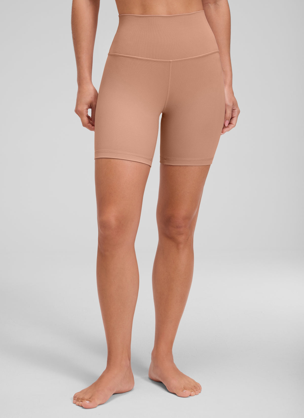 CRZ YOGA: Pantalones cortos de yoga de talle alto para mujer, estilo ciclista « Butterluxe », 6'' color Mocha Mousse @model_info:Aline