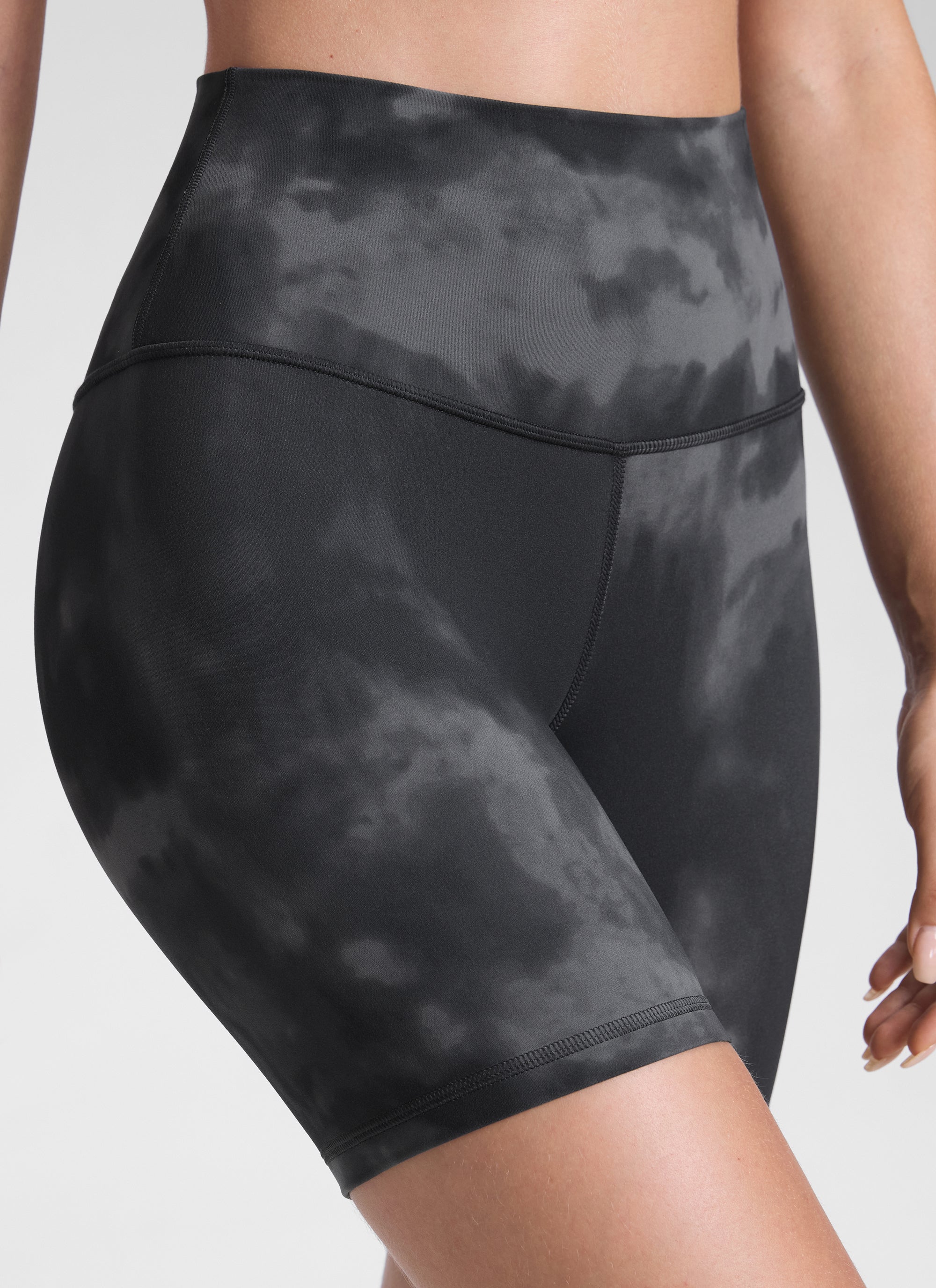 CRZ YOGA Women's Yoga High Rise Biker Shorts Butterluxe Shorts 6'' Grey Tie Dye Flowers @model_info:Malisa