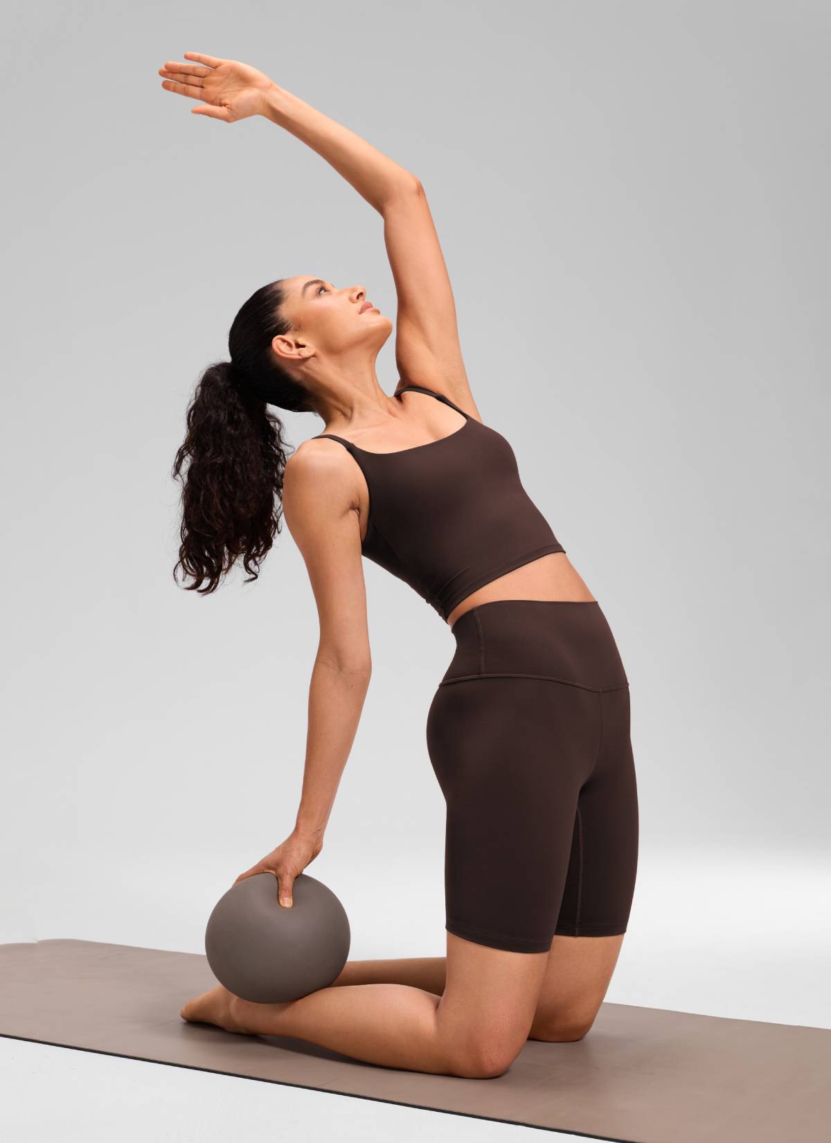 Pantalones cortos de ciclista largos de tiro alto Butterluxe para mujer CRZ YOGA Marrón Hot Fudge