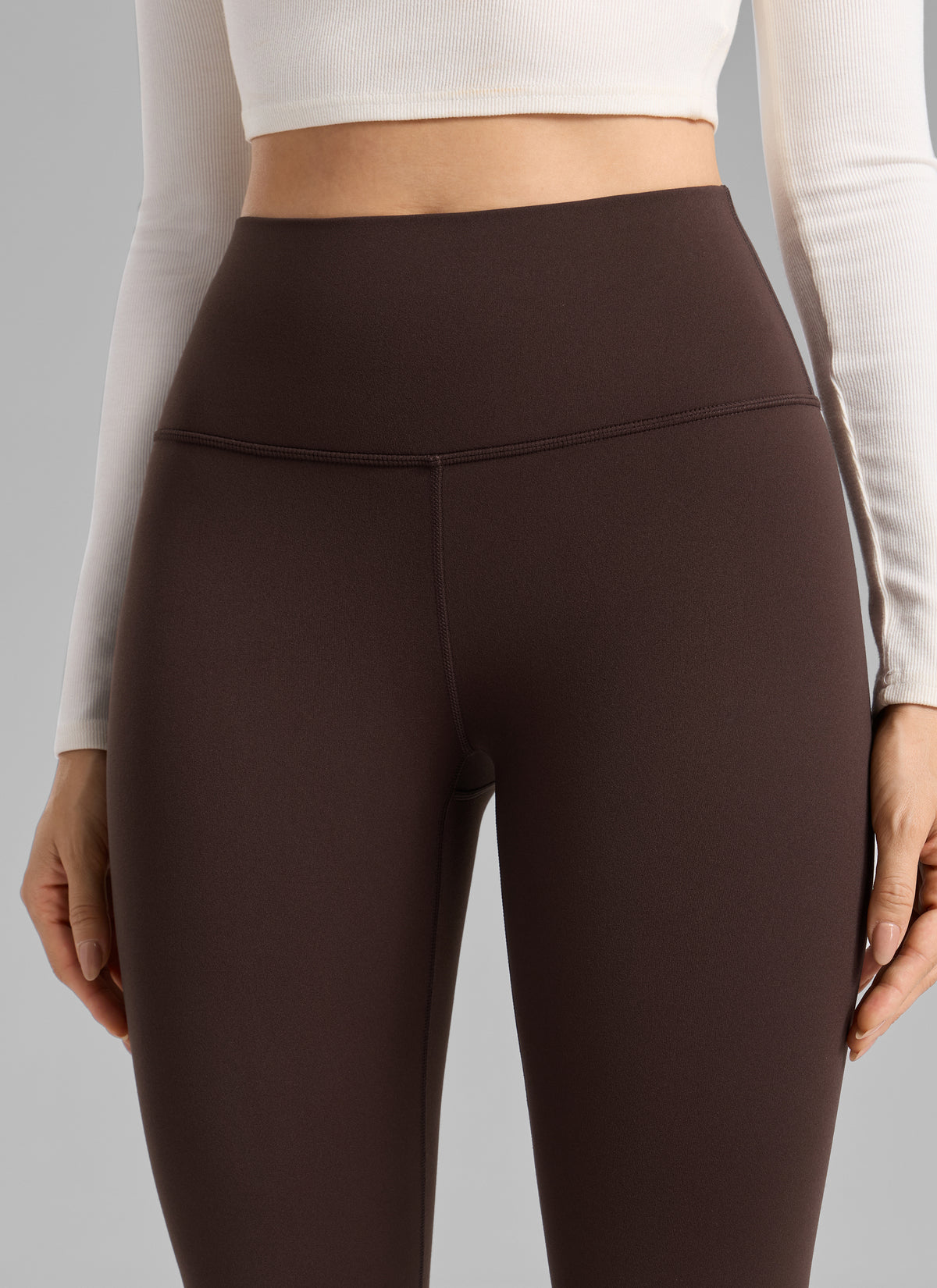 CRZ YOGA Women's Thermal Fleece Lined Casual High Rise Legging 25'' Hot Fudge Brown @model_info:Bruna