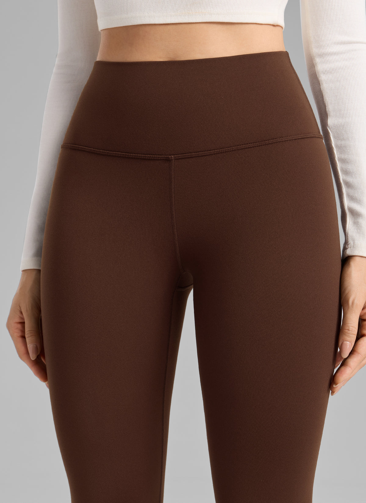 CRZ YOGA Women's Thermal Fleece Lined Casual High Rise Legging 25'' Lava Brown @model_info:Bruna