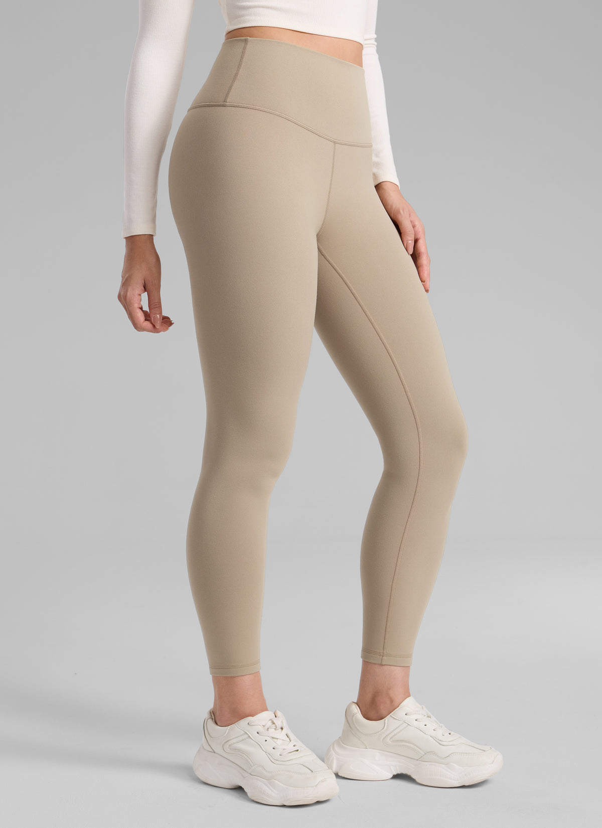 CRZ YOGA Women's Thermal Fleece Lined Casual High Rise Legging 25'' Oak @model_info:Bruna