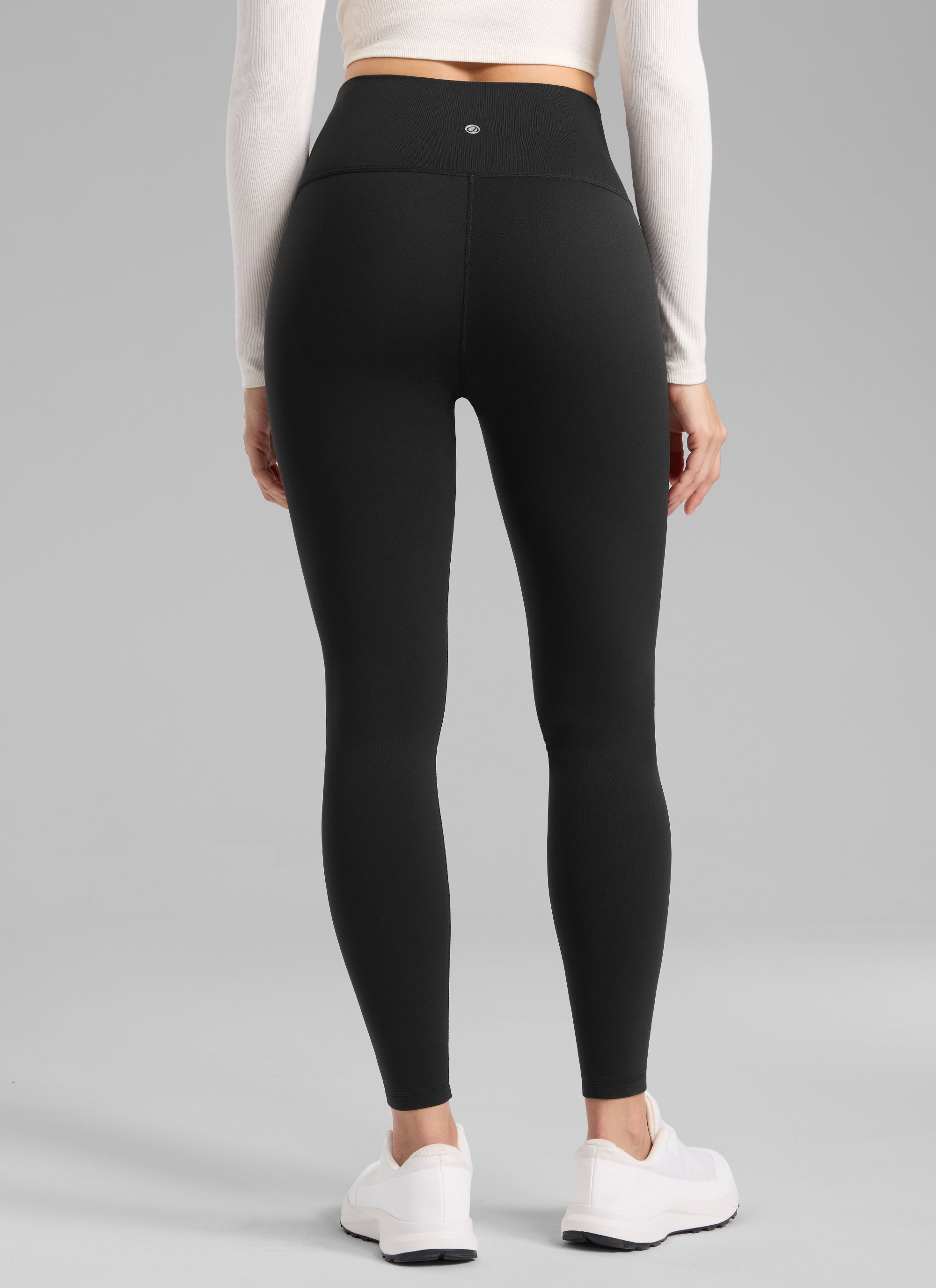 CRZ YOGA Women's Fleece Lined Casual High Rise Legging 28'' Black @model_info:Bruna