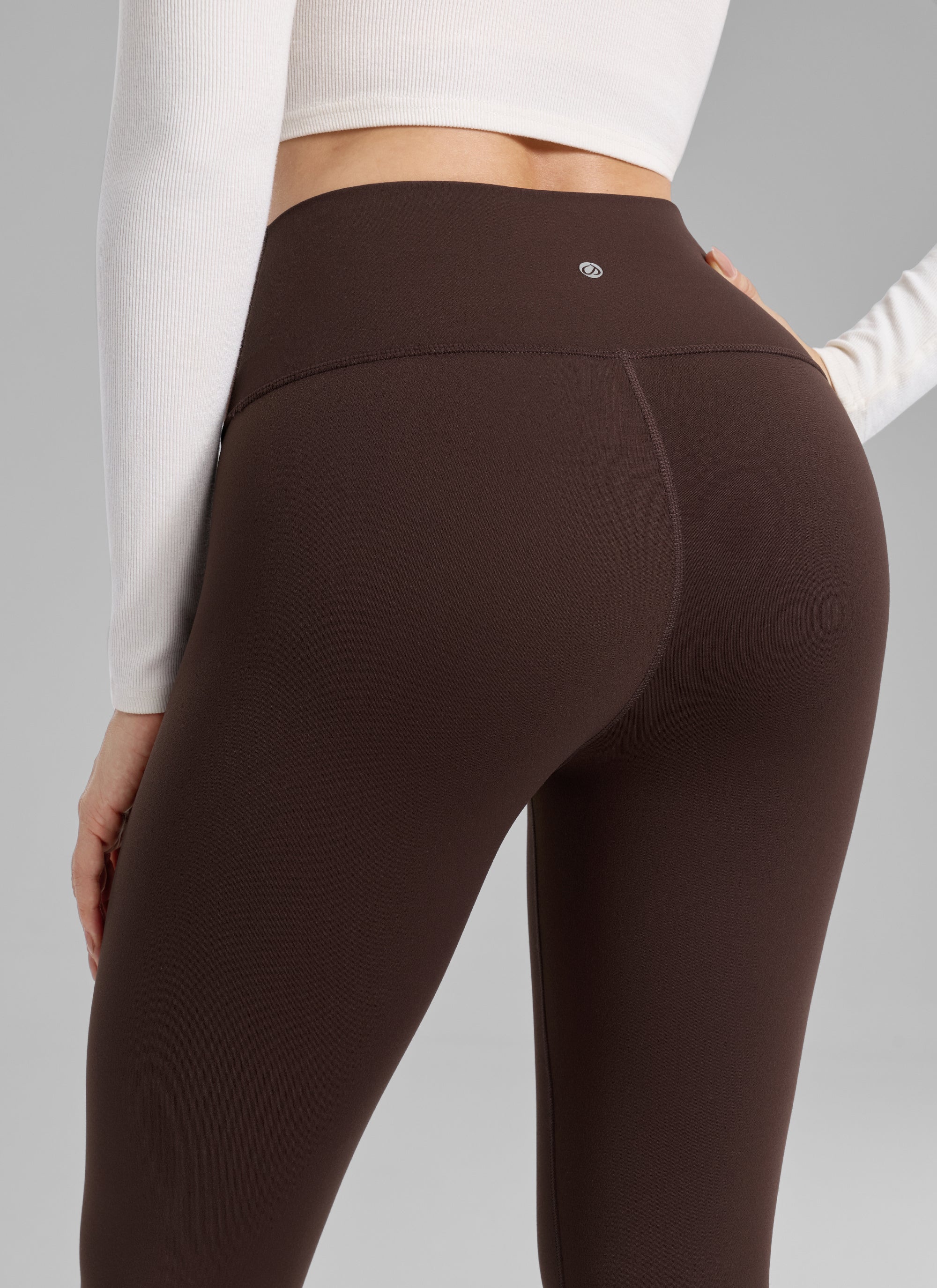 CRZ YOGA Women's Fleece Lined Casual High Rise Legging 28'' Hot Fudge Brown @model_info:Bruna