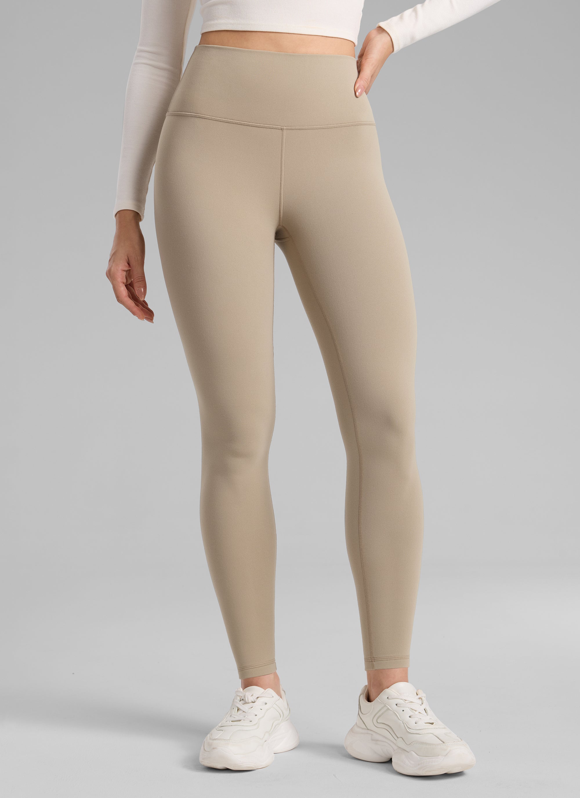 CRZ YOGA Women's Fleece Lined Casual High Rise Legging 28'' Oak @model_info:Bruna