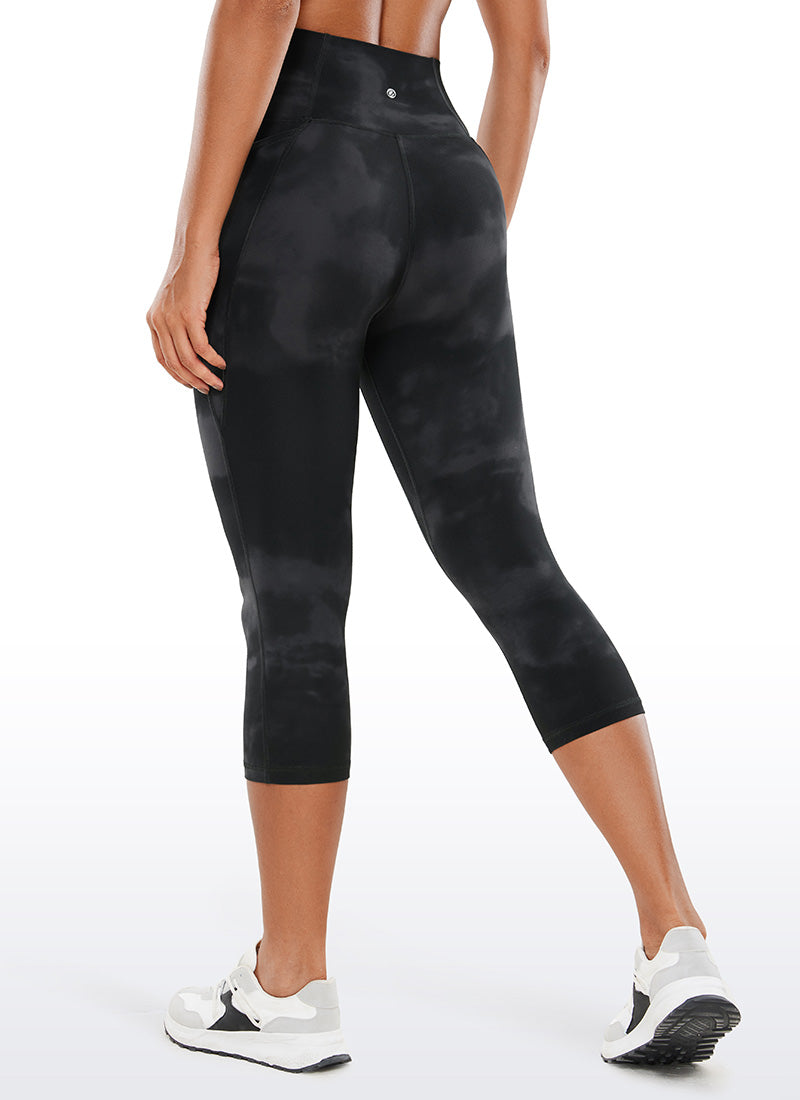 CRZ YOGA Naisten Butterluxe -korkeavyötäröiset capri-leggingsit, joissa taskut, 19'' mustat, tie-dye-kukkakuvio @model_info:Gigi
