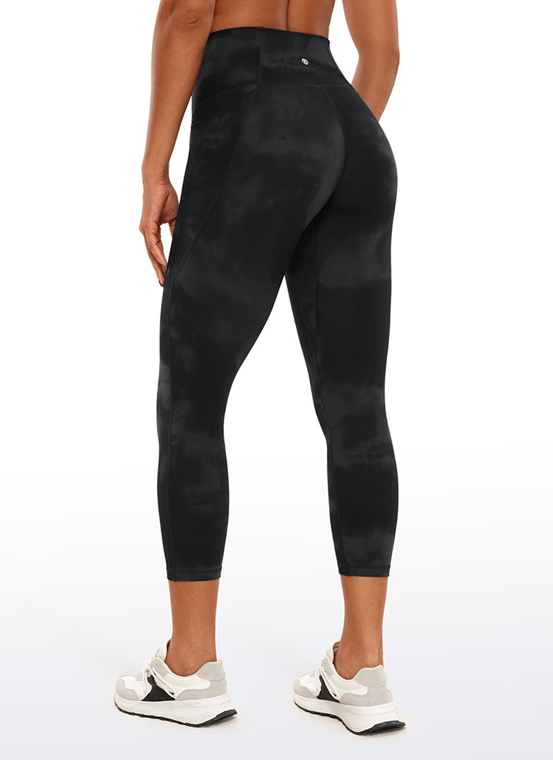 CRZ YOGA Dames Butterluxe High Waist Capri Legging met Zakken 58 cm Black Tie Dye Flowers