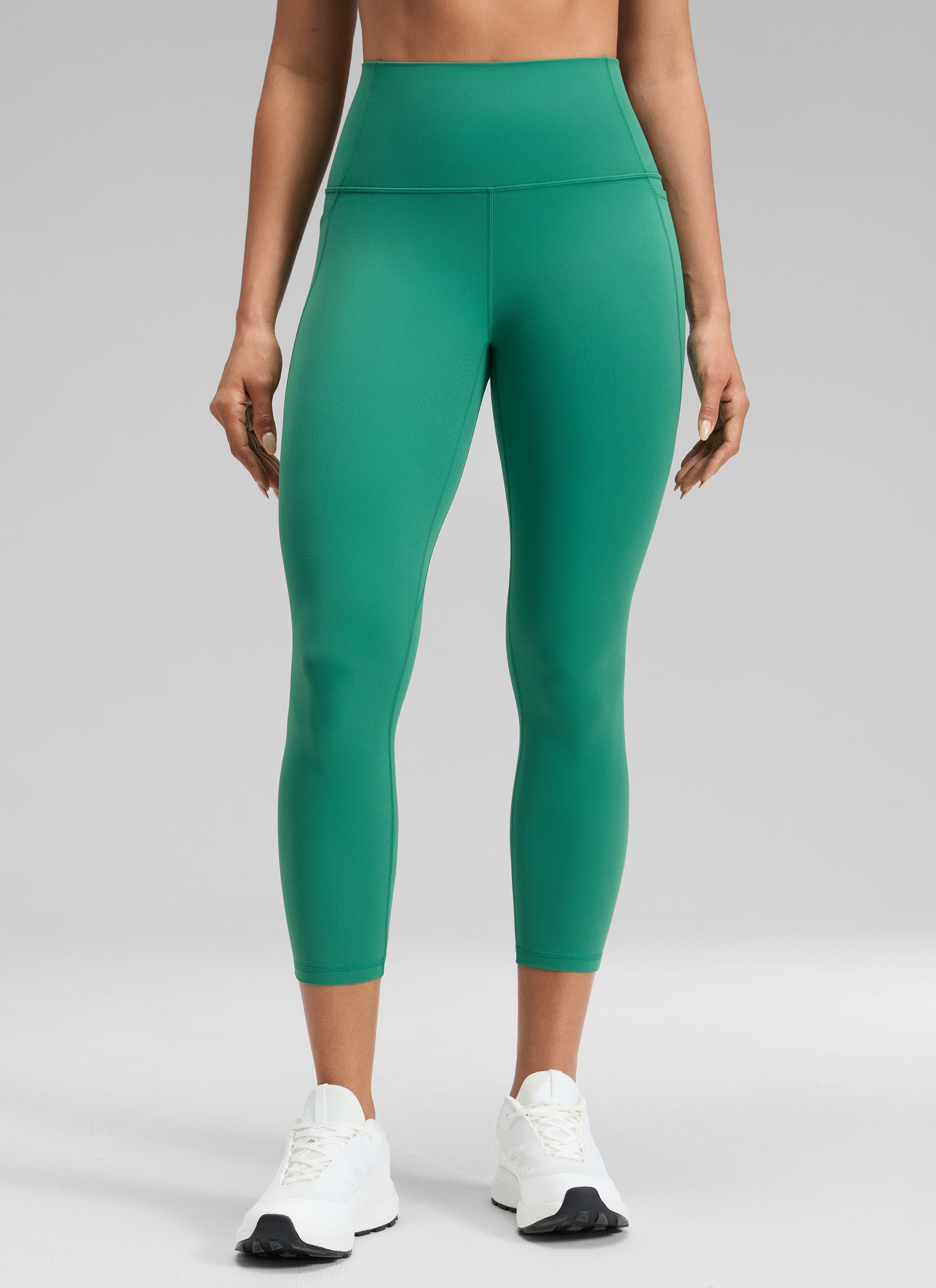 CRZ YOGA Dames Butterluxe Caprilegging met hoge taille en zakken, 58 cm, Cascadia Groen