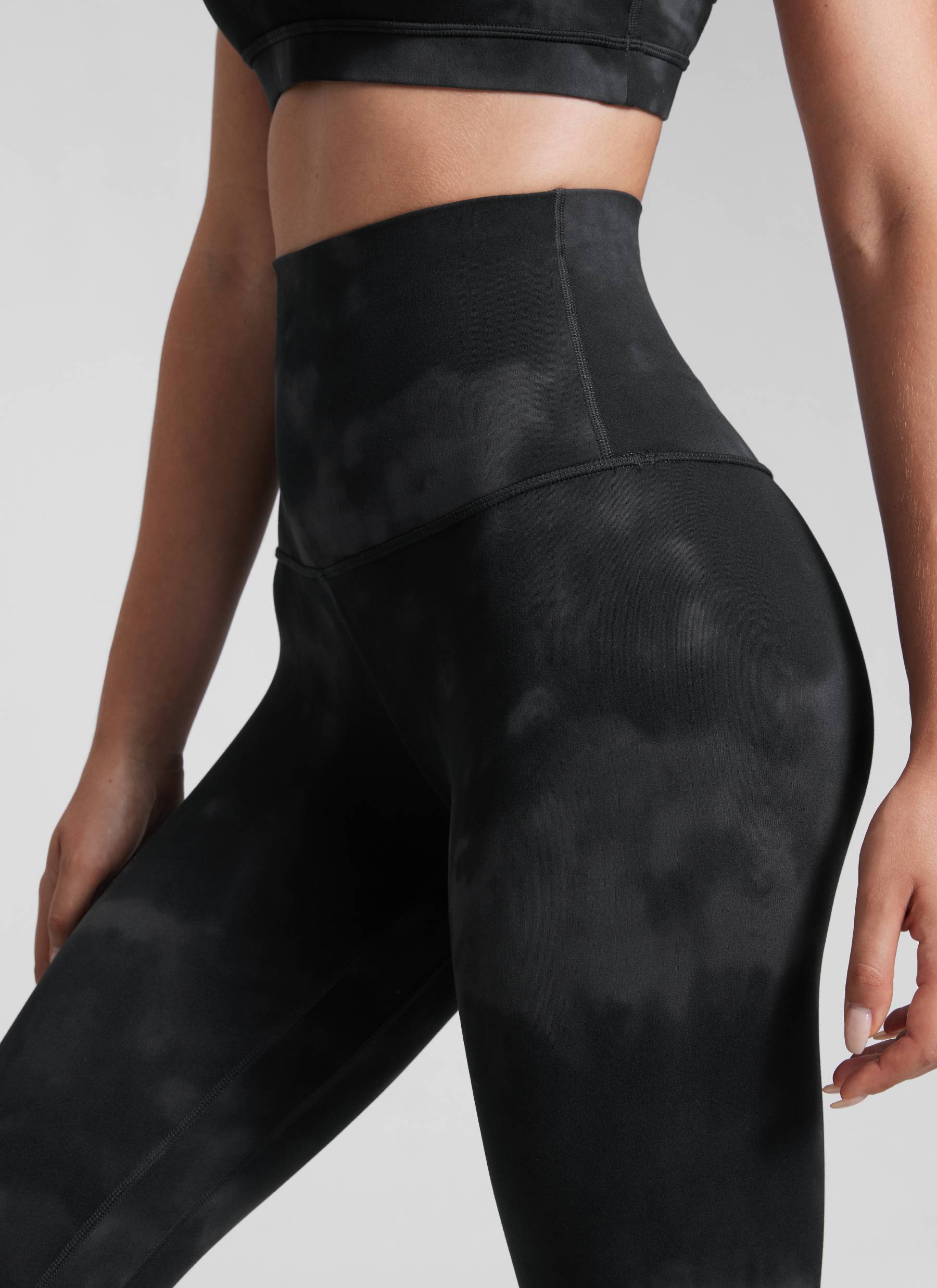 CRZ YOGA Dames Yoga Superhoge Taille Butterluxe Yoga Legging 71 cm Black Tie Dye Flowers