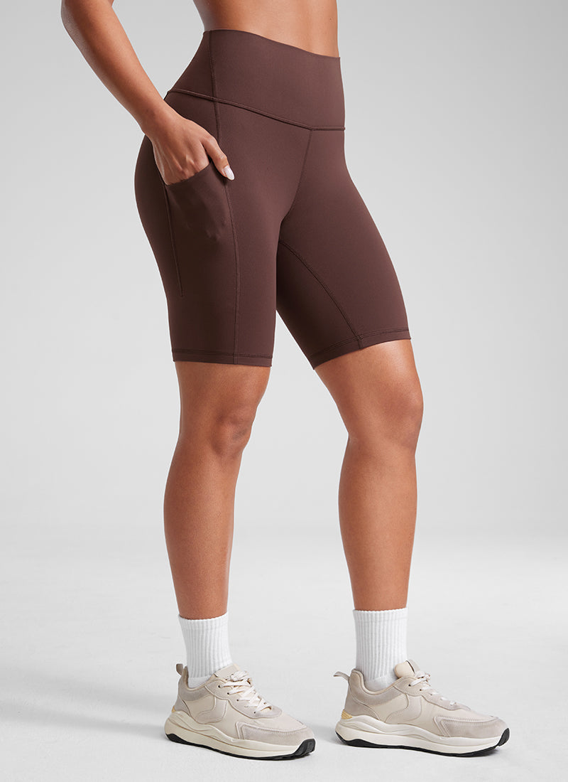 CRZ YOGA Short Biker de Yoga Taille Haute avec Poches Butterluxe pour Femme 20 cm Taupe