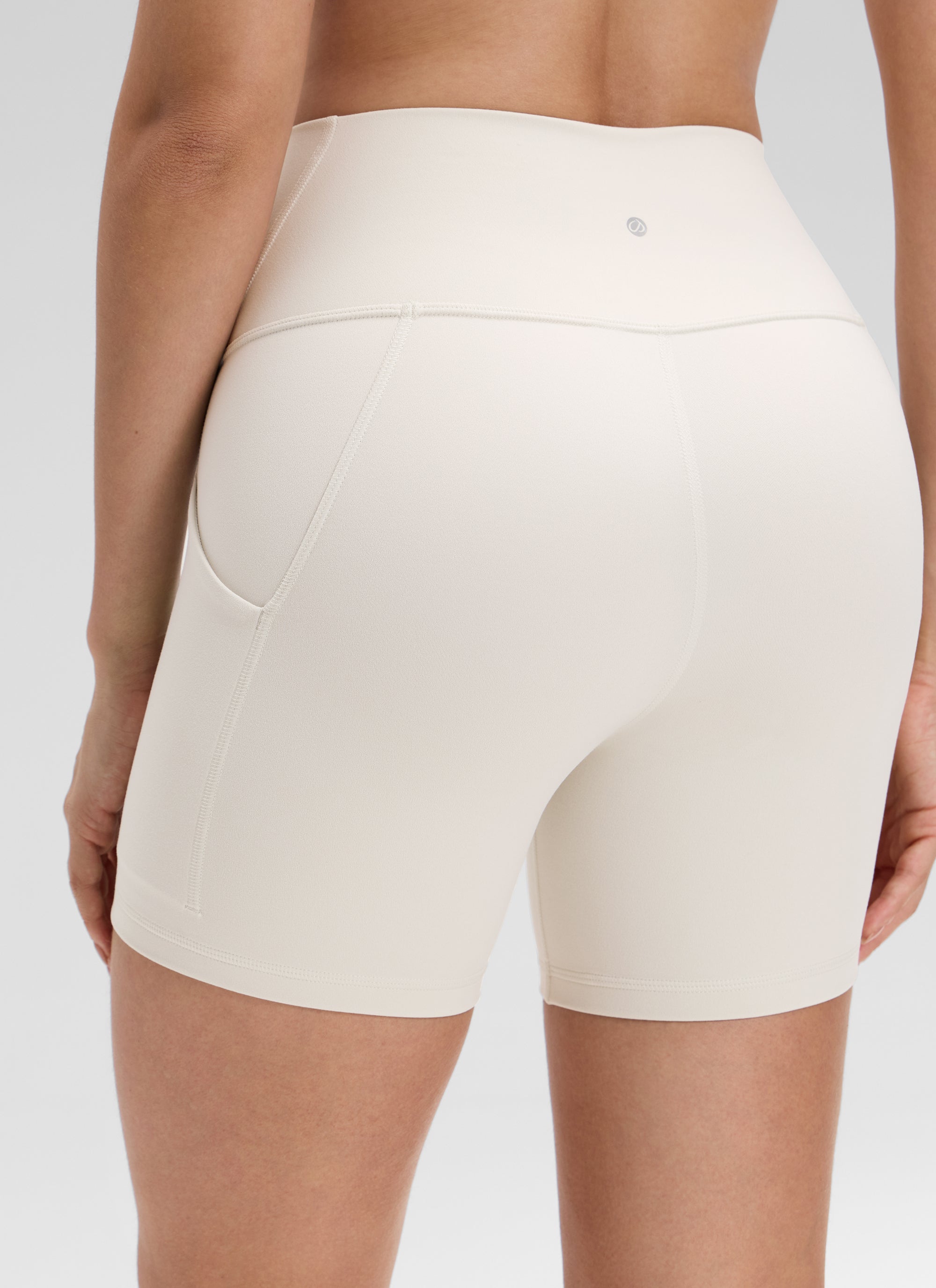 Short de motard de yoga taille haute Butterluxe avec poches 13 cm Blanc lait pour femme CRZ YOGA