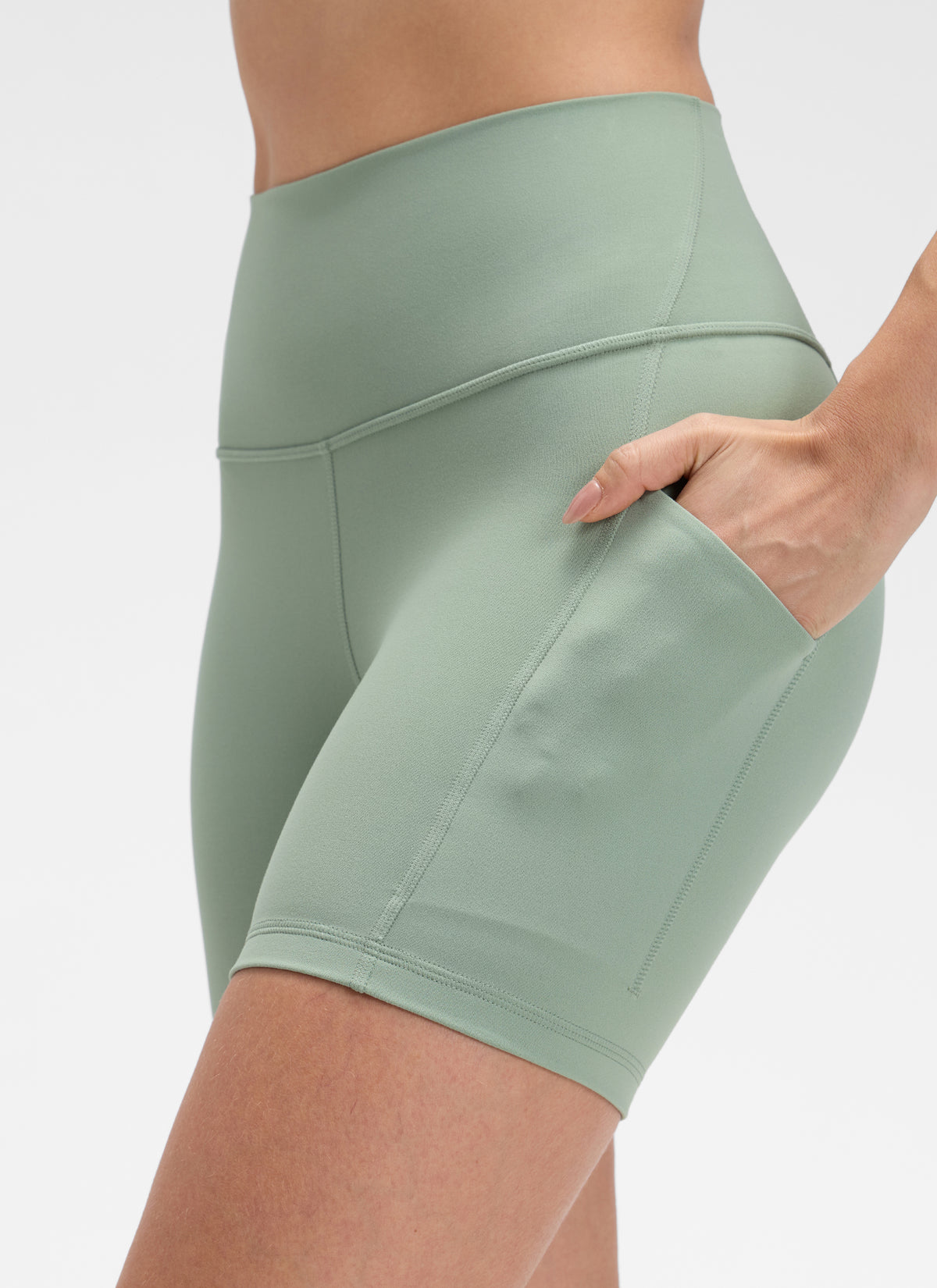 CRZ YOGA Naisten Yoga High Rise Biker Butterluxe taskulliset shortsit 13 cm Green Palm Court @model_info:Bruna