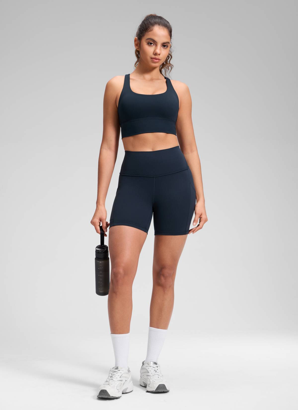 CRZ YOGA Naisten Yoga High Rise Biker Butterluxe taskulliset shortsit 13 cm True Navy @model_info:Dany