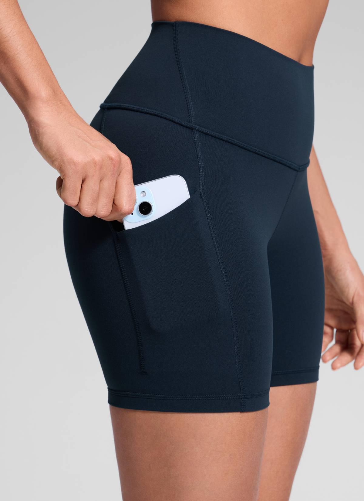 CRZ YOGA Naisten Yoga High Rise Biker Butterluxe taskulliset shortsit 13 cm True Navy @model_info:Dany