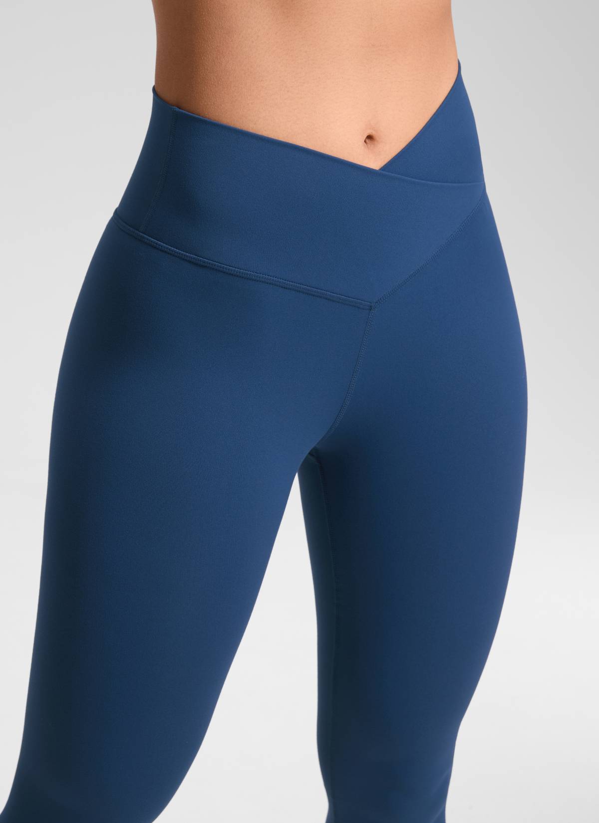 CRZ YOGA Dames Butterluxe Yogalegging met hoge taille en V-overslag, 64 cm, Frans Marine