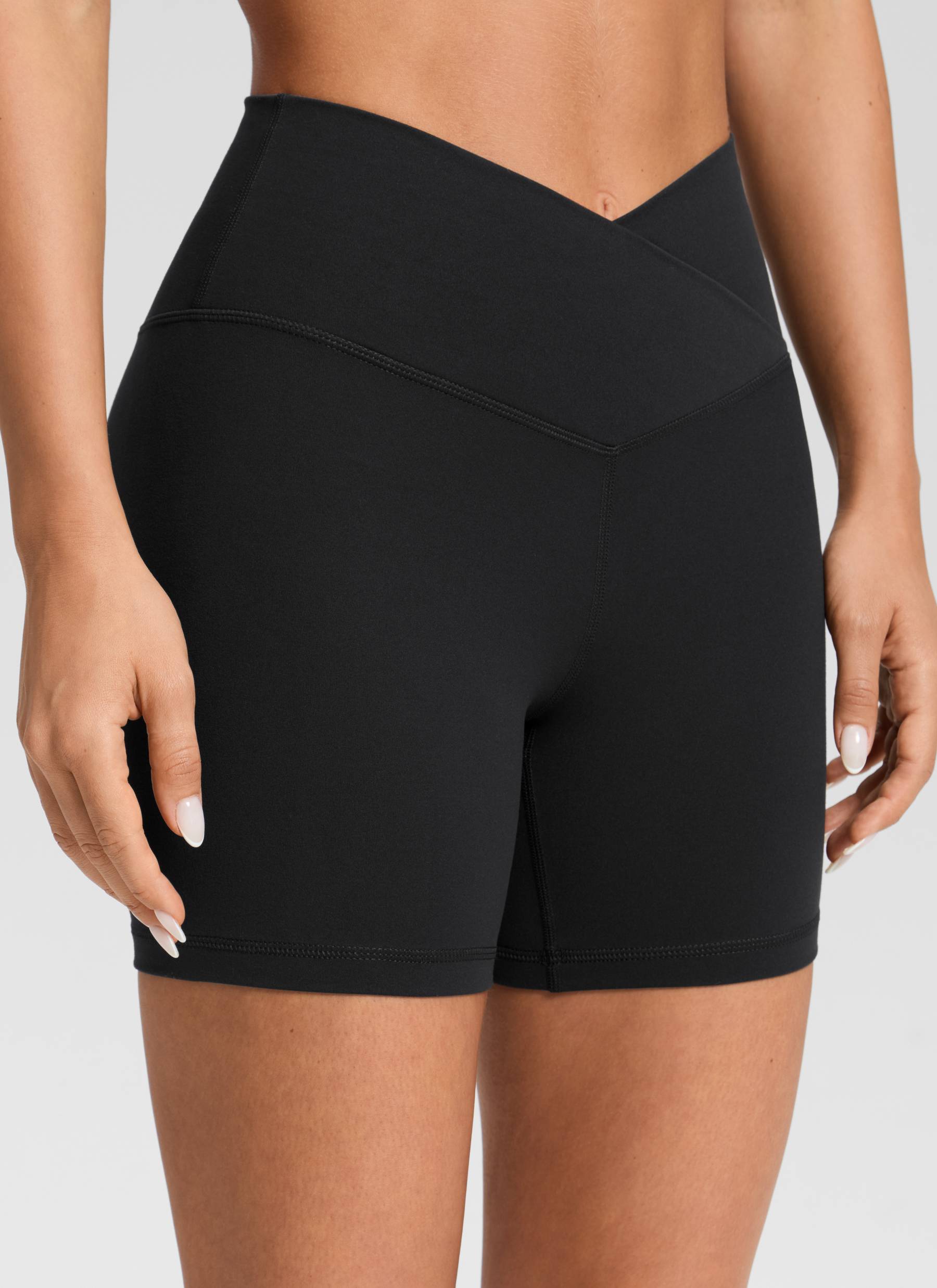 CRZ YOGA Dames High Rise Butterluxe V-Cross Waist Biker Shorts 13 cm Zwart