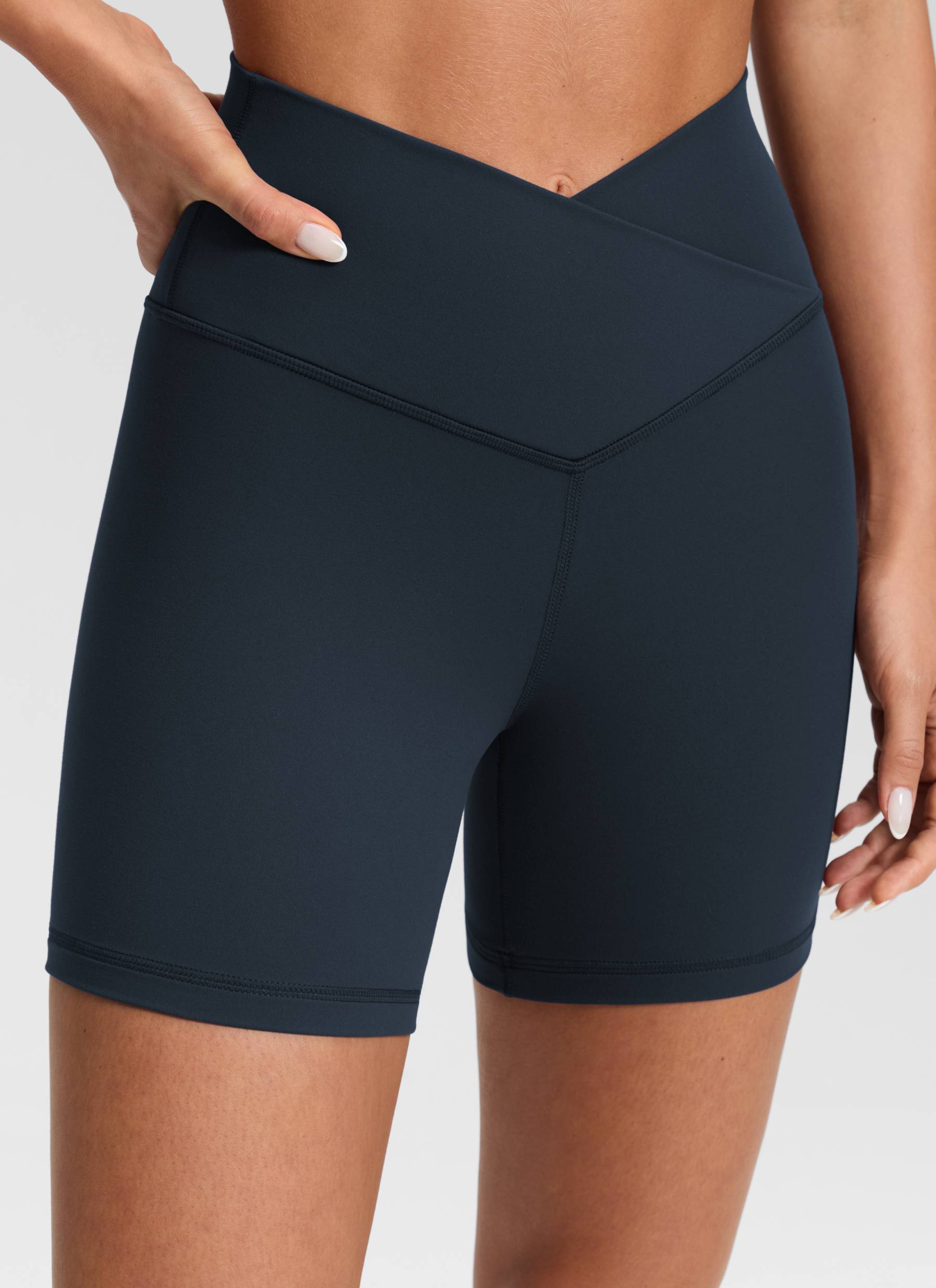 CRZ YOGA Dames High Rise Butterluxe V-Cross Waist Biker Shorts 13 cm True Navy