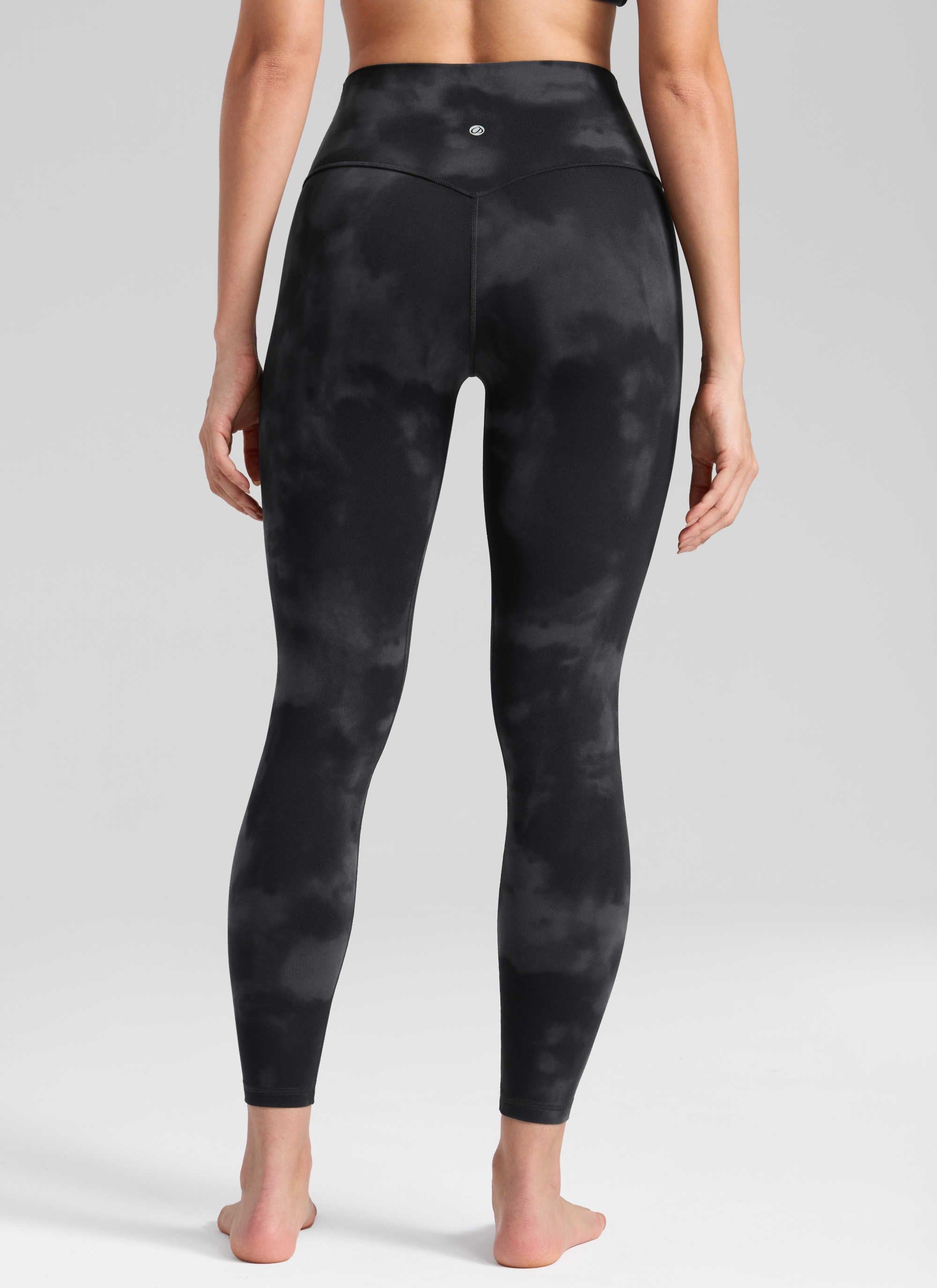 CRZ YOGA Дамски спортен клин за йога с висока талия Butterlift 64 см Black Tie Dye Flowers