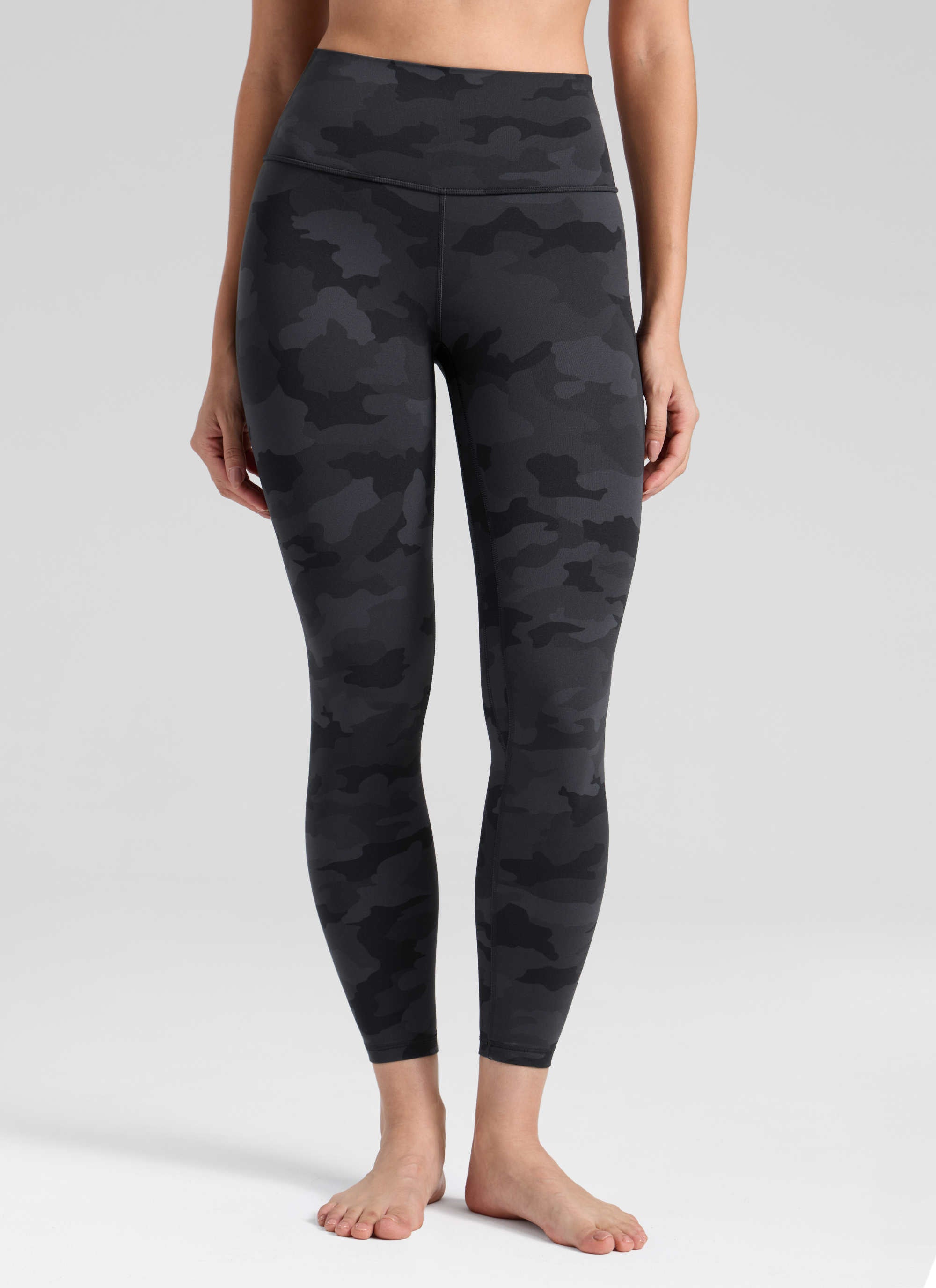 CRZ YOGA Träningsleggings med hög midja och Butterlift för dam, 64 cm, Dark Grey Camouflage 2 @model_info:Bruna