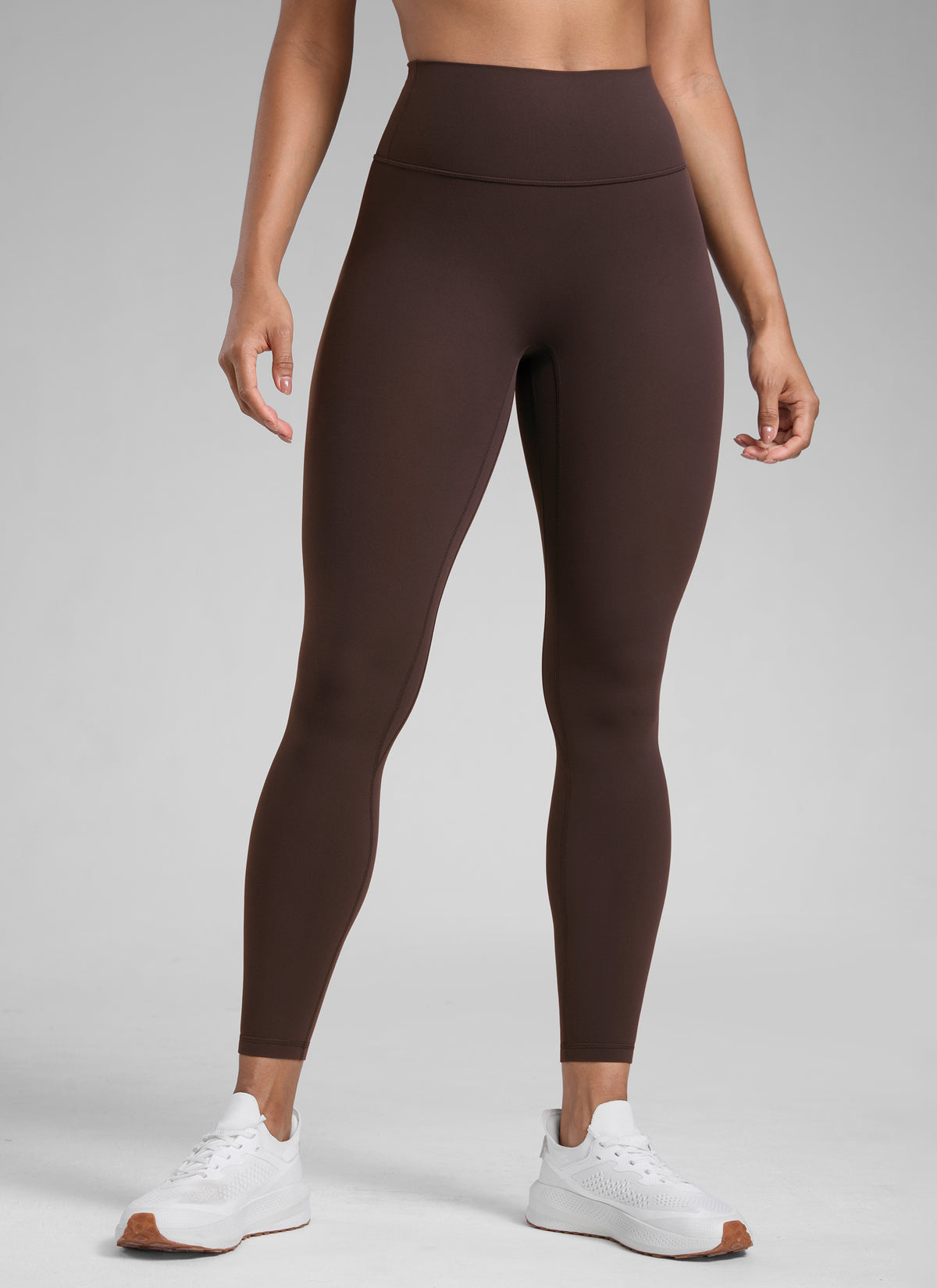 CRZ YOGA Naisten Butterlift-korkeavyötäröiset scrunch butt -treenitrikoot ilman etusaumaa Hot Fudge Brown @model_info:Barbara