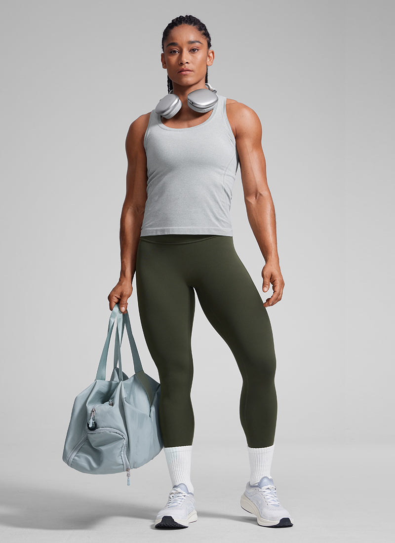 CRZ YOGA Naisten Butterlift-korkeavyötäröiset scrunch butt -treenitrikoot ilman etusaumaa Olive Green @model_info:Cintia