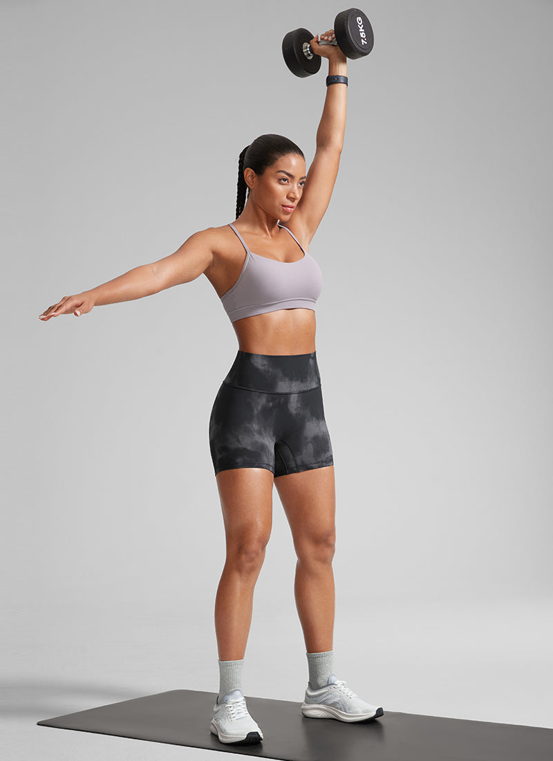 CRZ YOGA Dames Butterlift Scrunch Butt Atletische Workout Biker Shorts Grijze Tie Dye Bloemen