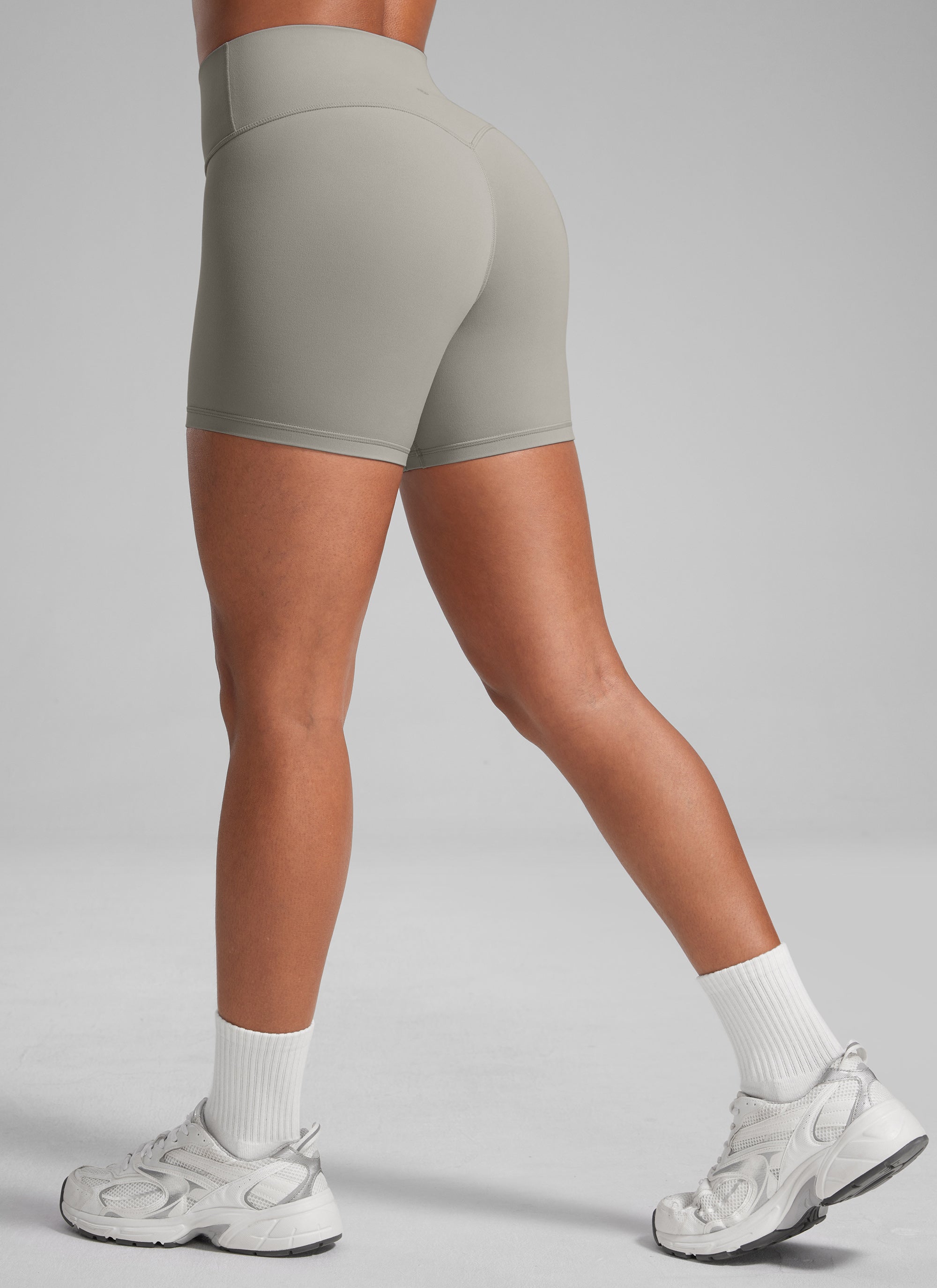 CRZ YOGA Dames Butterlift Scrunch Butt Atletische Workout Biker Shorts Rocky Grey