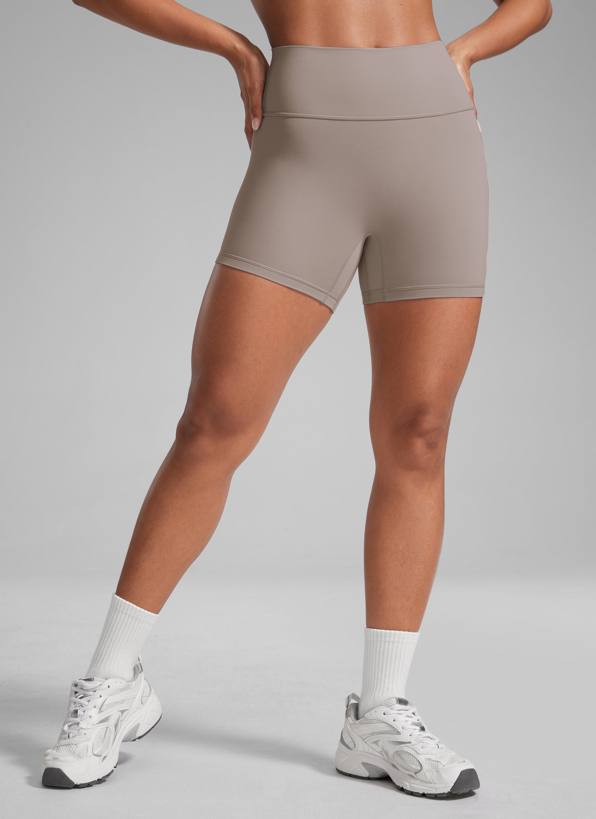 CRZ YOGA Dames Butterlift Scrunch Butt Atletische Workout Biker Shorts Creamy Latte