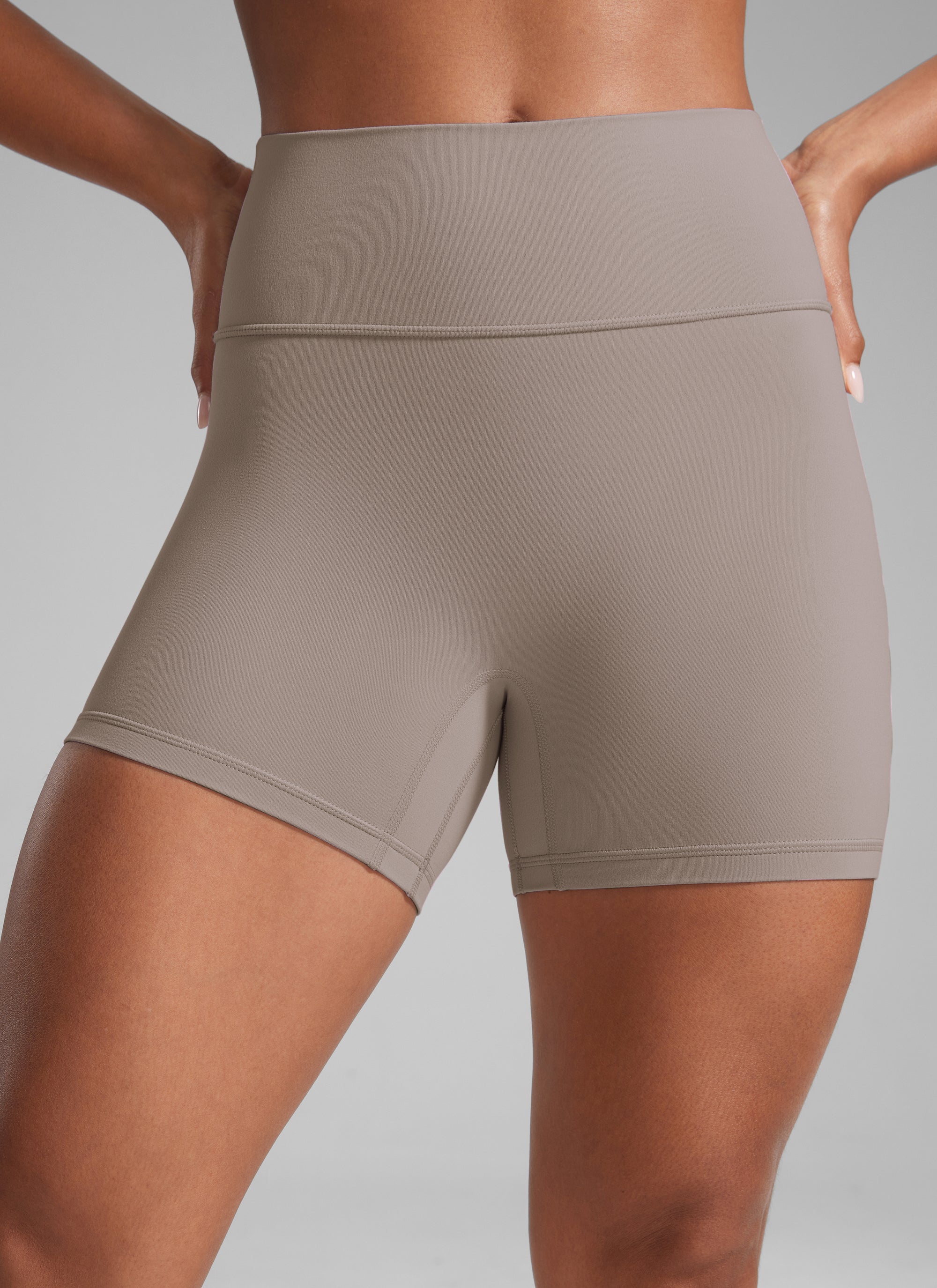 CRZ YOGA Dames Butterlift Scrunch Butt Atletische Workout Biker Shorts Creamy Latte