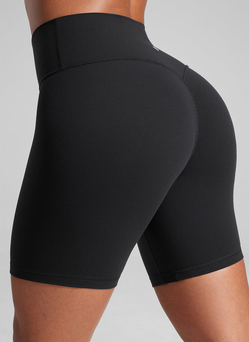 CRZ YOGA Butterlift dam Biker-shorts 6'' med scrunch-effekt utan söm fram Black @model_info:Crystal