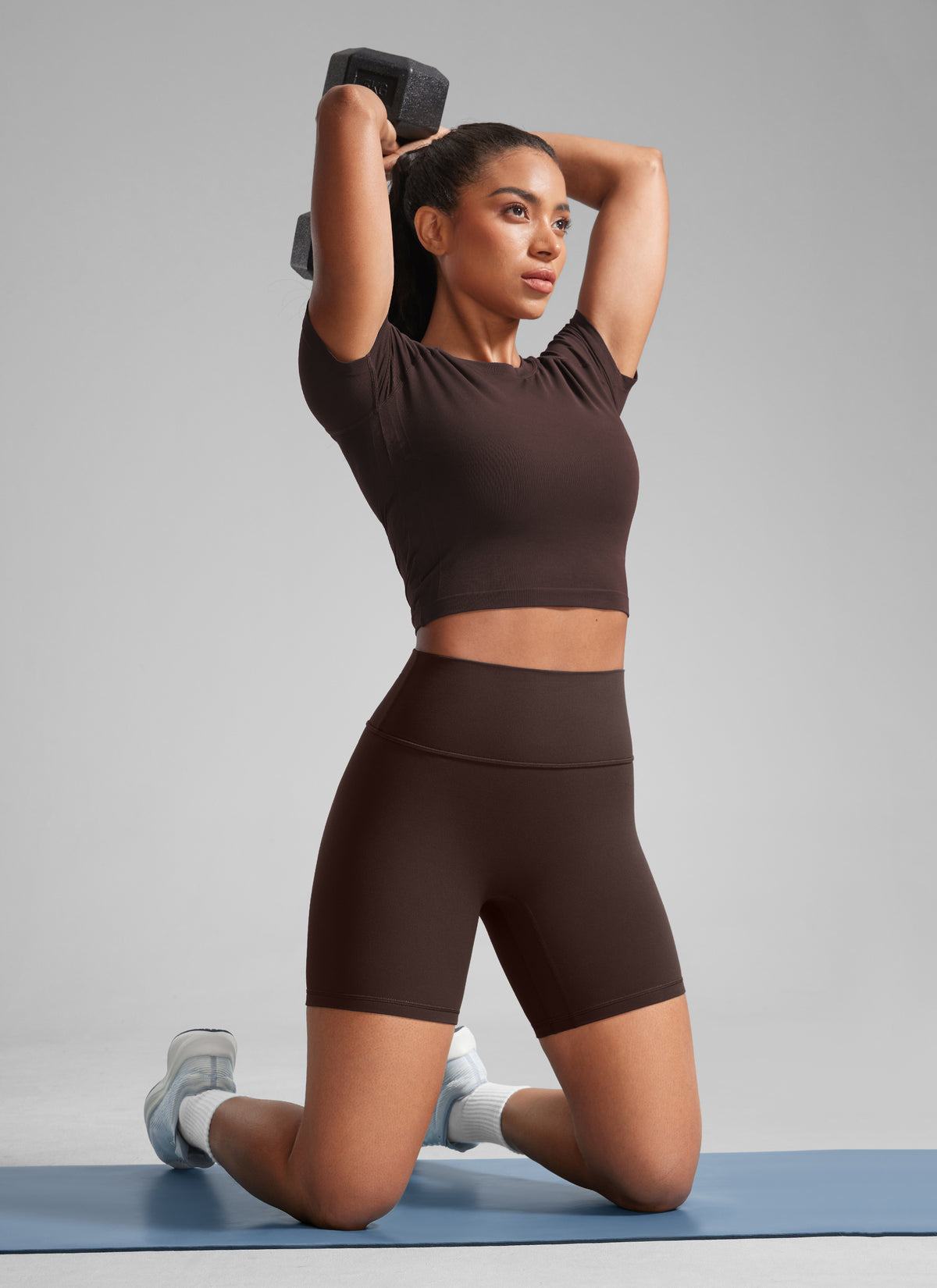 CRZ YOGA Butterlift dam Biker-shorts 6'' med scrunch-effekt utan söm fram Hot Fudge Brown @model_info:Crystal