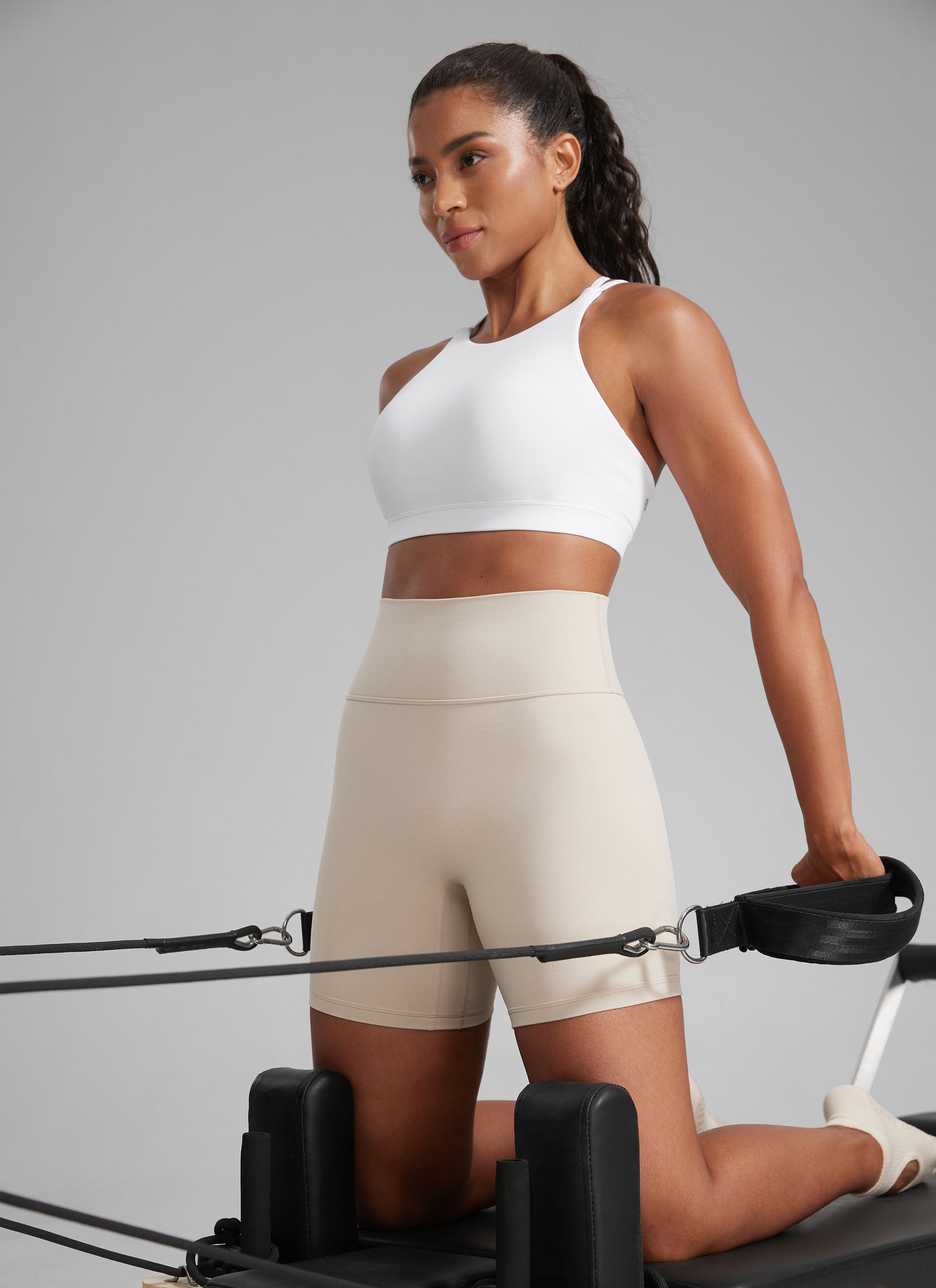 CRZ YOGA Dames Butterlift Scrunch Butt Biker Shorts 15 cm Zonder Naad aan de Voorkant Mojave Tan