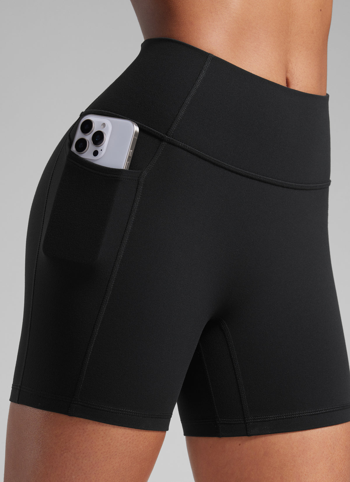 CRZ YOGA Butterlift dam bikercykla shorts med rynkad sömlös framsida och fickor 13 cm Black @model_info:Crystal