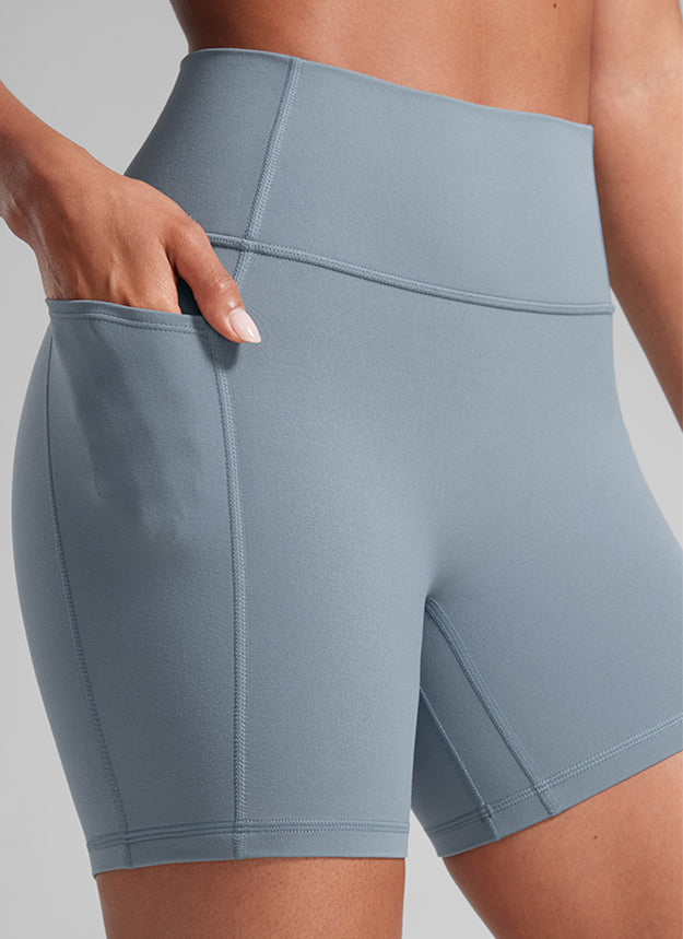 CRZ YOGA Butterlift Pantaloncini da ciclista da donna "Scrunch Butt" senza cuciture frontali e con tasche, 5'' Blu belga @model_info:Crystal