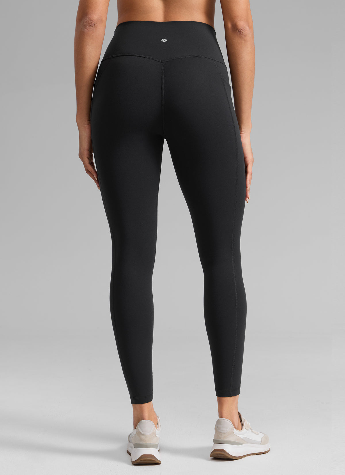 CRZ YOGA Naisten Butterlift-treenileggingit korkealla vyötäröllä ja taskuilla 64 cm Black @model_info:Dany