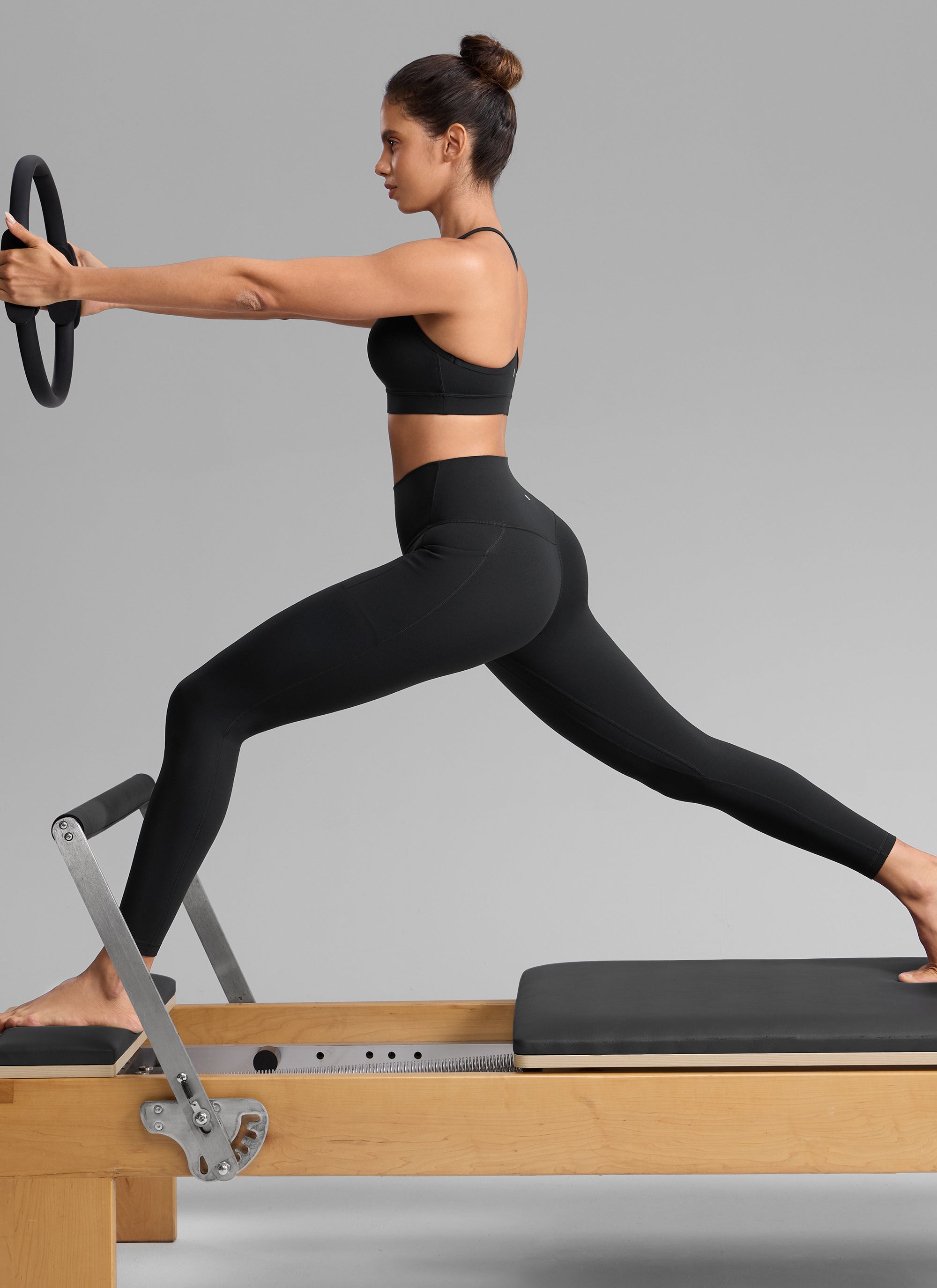 CRZ YOGA Leggings de entrenamiento Butterlift de tiro alto con bolsillos para mujer, 64 cm, Negro