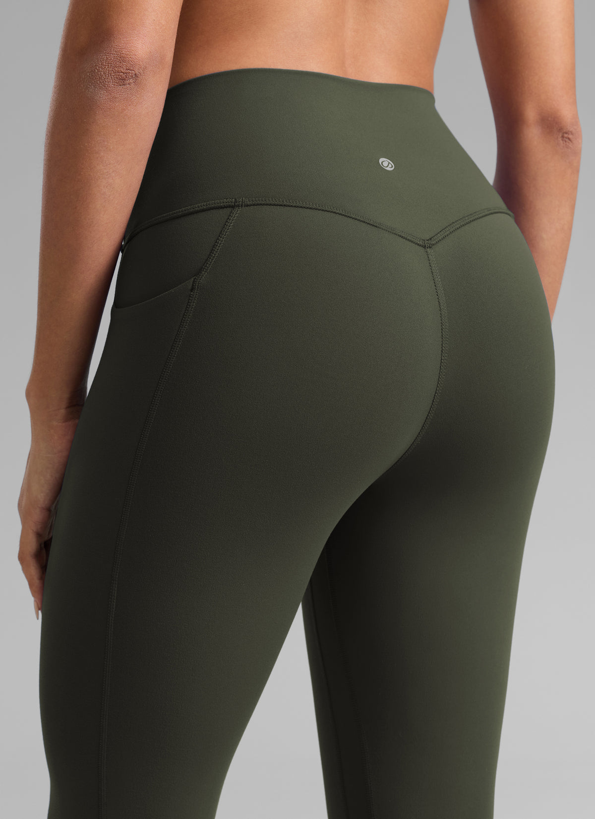 CRZ YOGA Naisten Butterlift-treenileggingsit korkealla vyötäröllä ja taskuilla 64 cm Olive Green @model_info:Dany