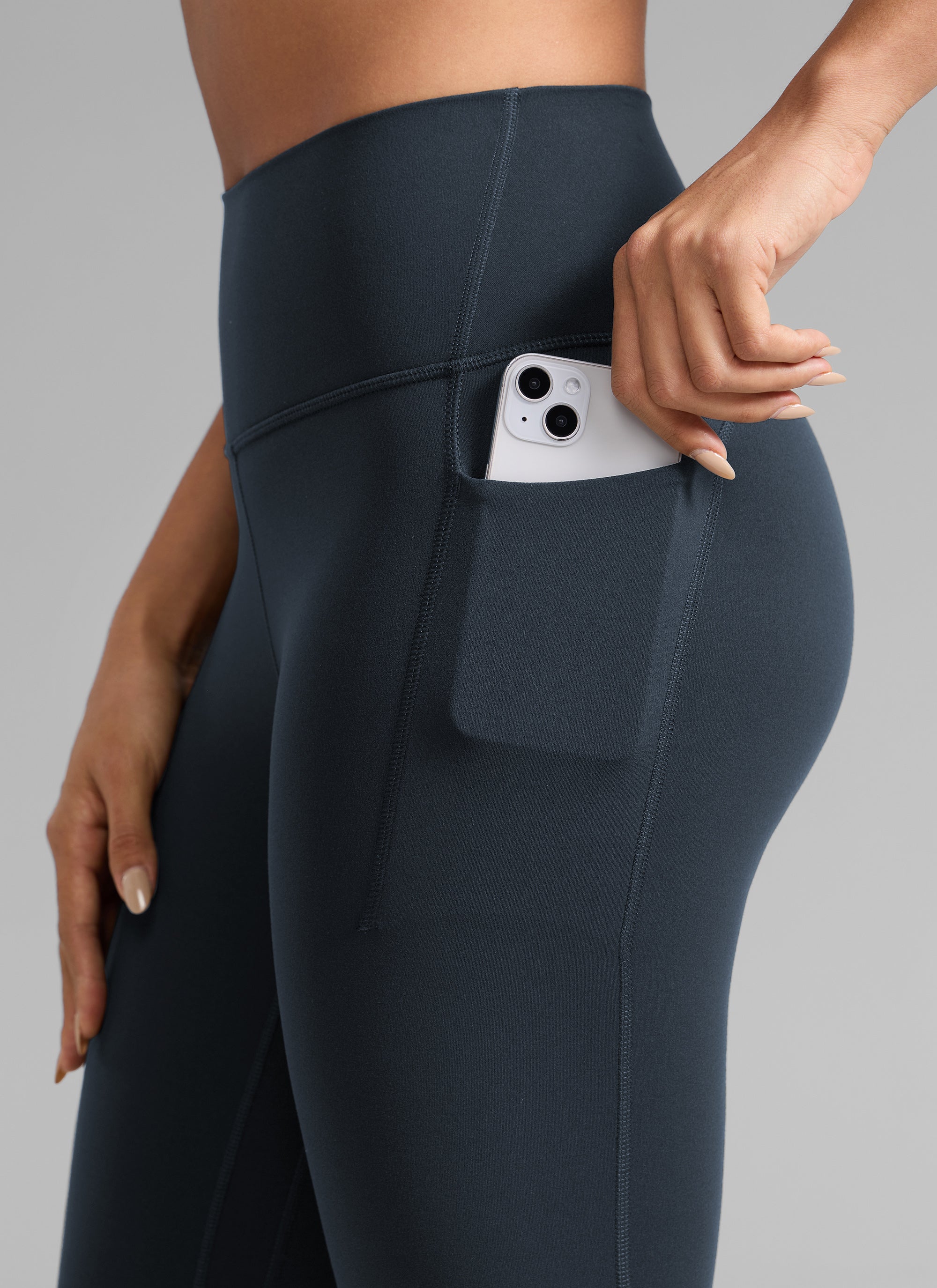 CRZ YOGA Naisten Butterlift-treenileggingit korkealla vyötäröllä ja taskuilla 64 cm True Navy @model_info:Dany