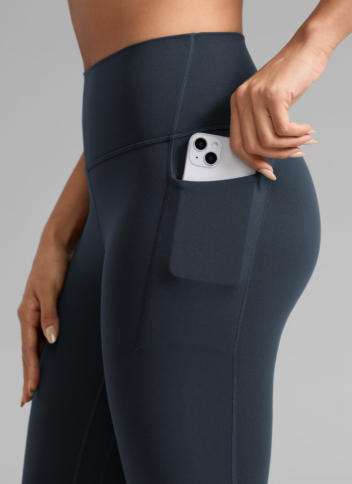 CRZ YOGA Naisten Butterlift-treenileggingit korkealla vyötäröllä ja taskuilla 64 cm True Navy @model_info:Dany